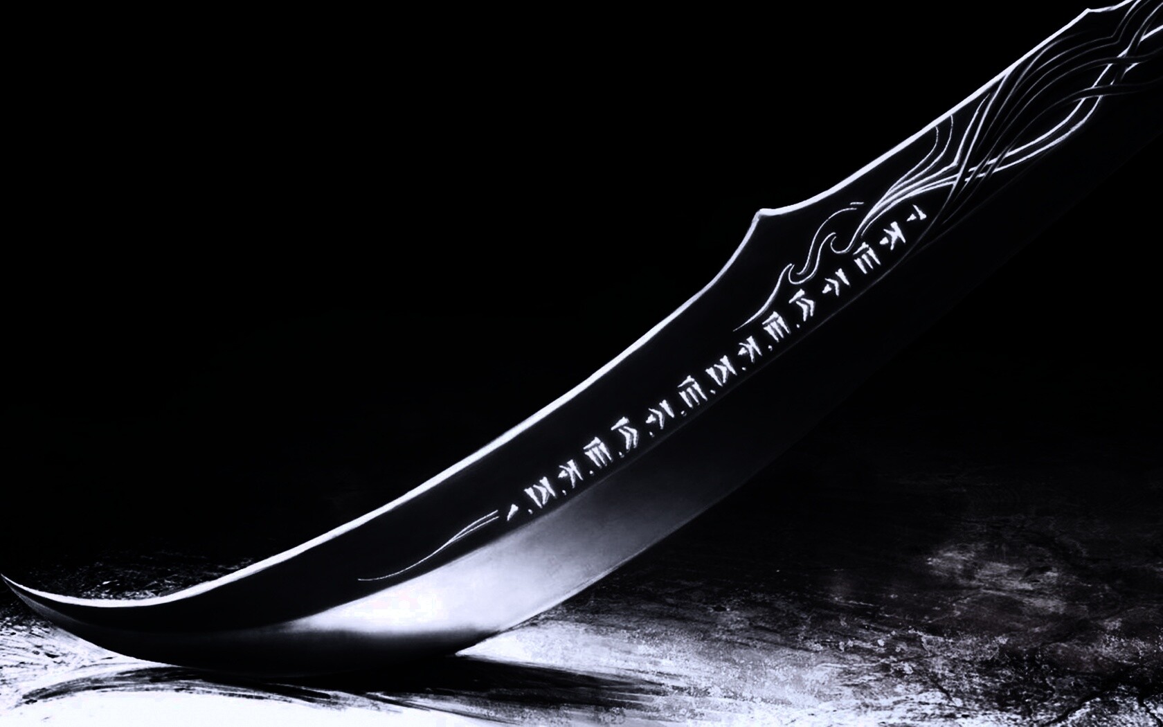 Клинок с магическими рунами обои