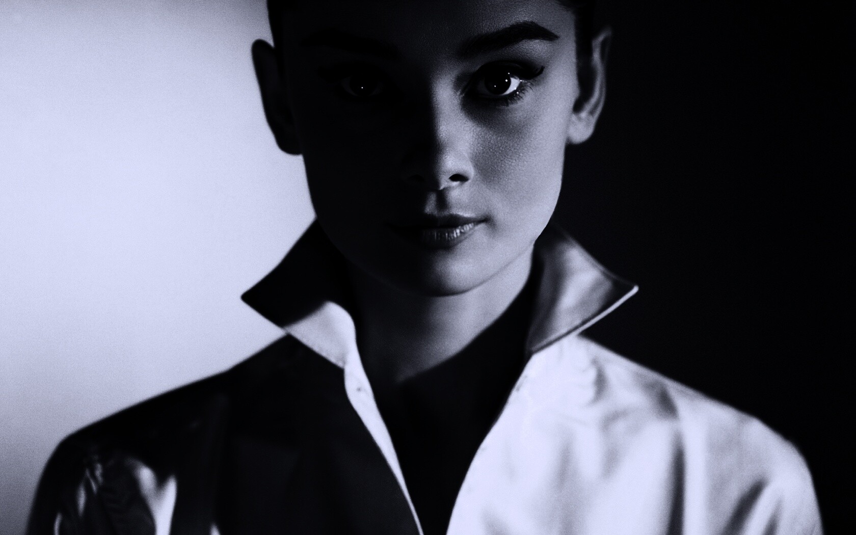 Одри Хепберн в grayscale обои