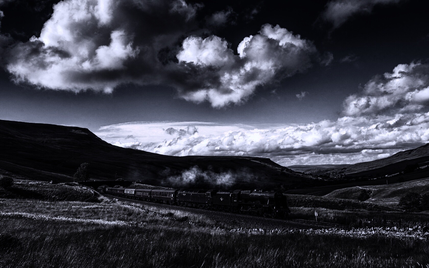 Поезд в долине обои