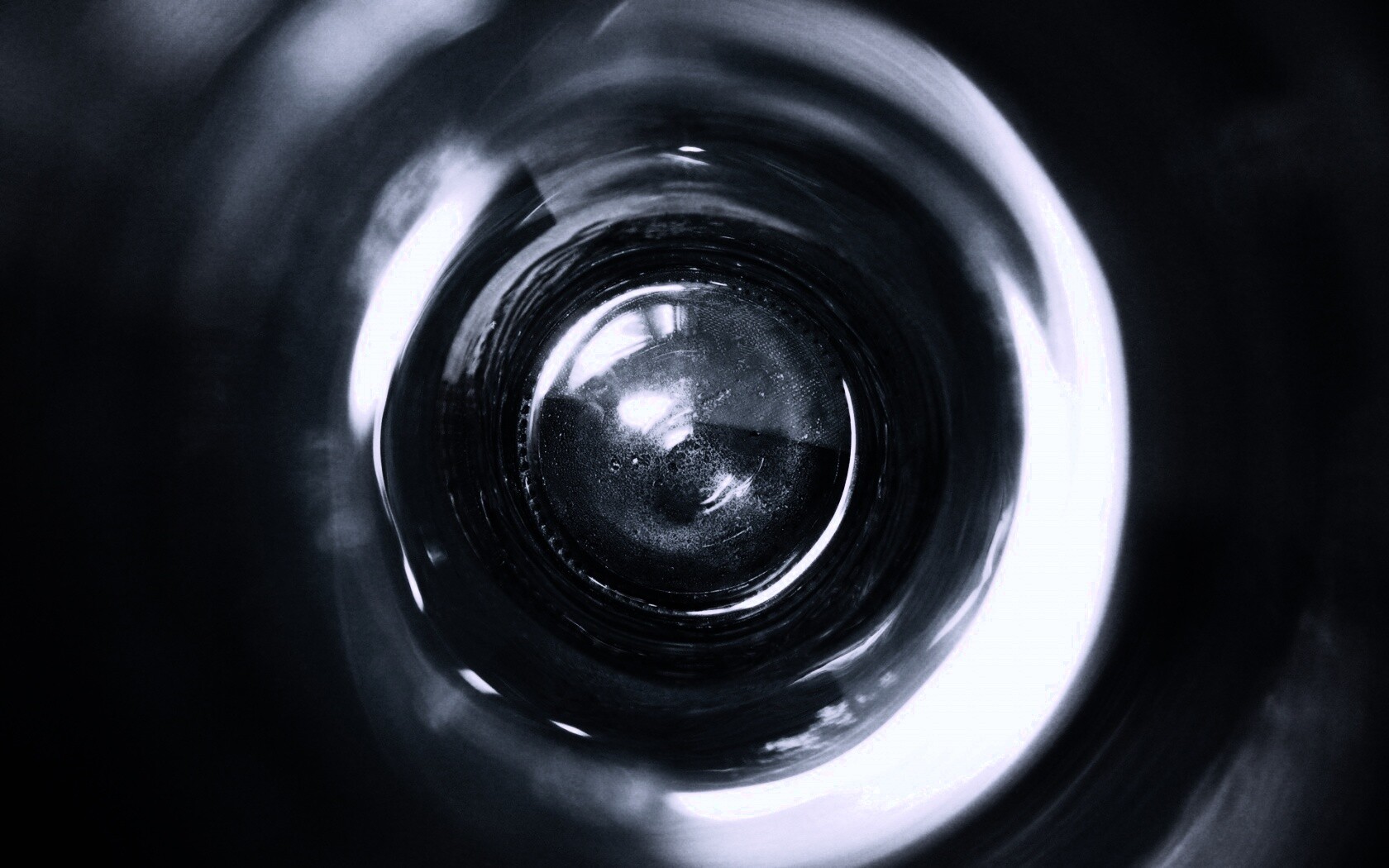 Дно стеклянной бутылки обои