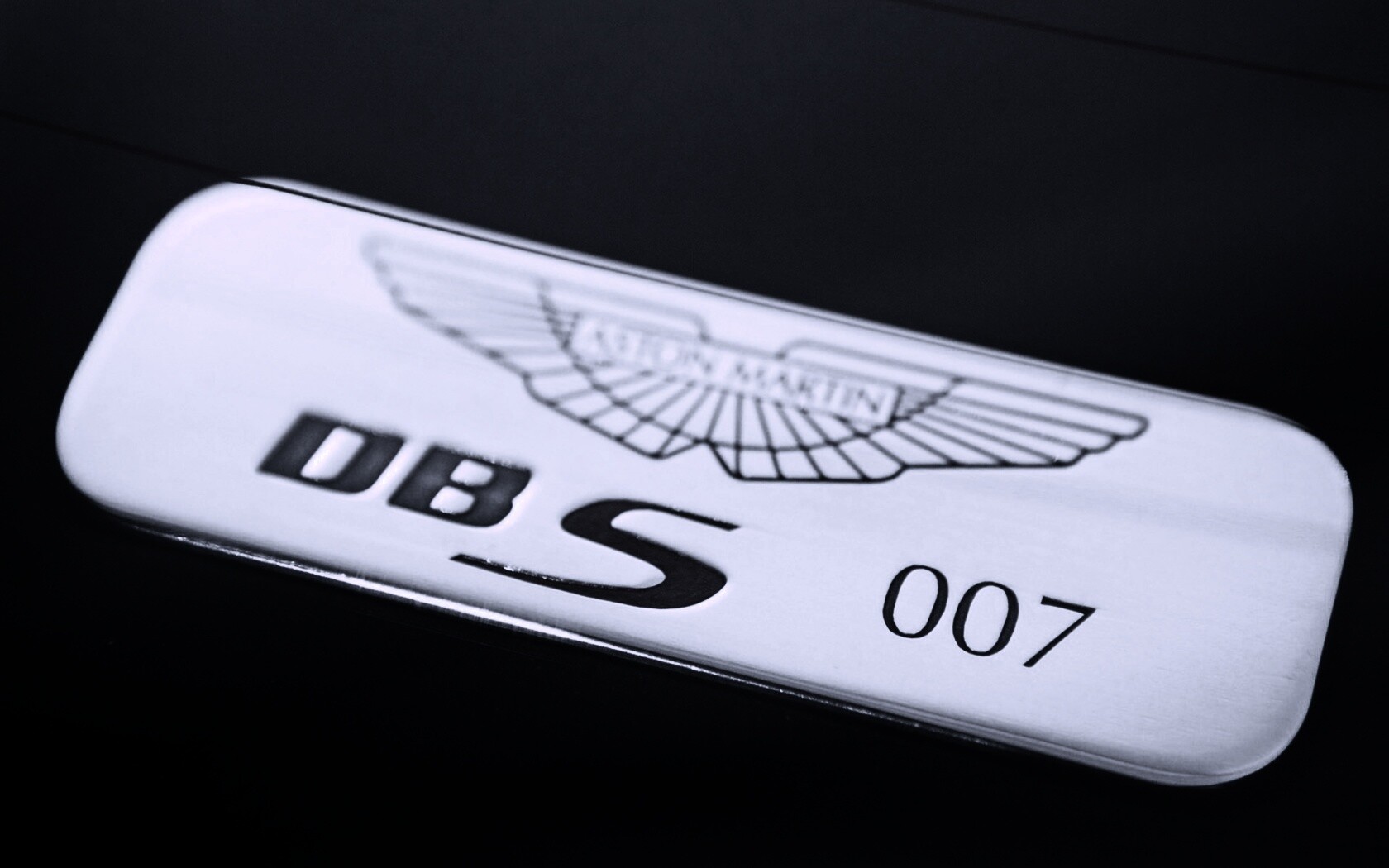 Астон Мартин Джеймса Бонда, табличка обои