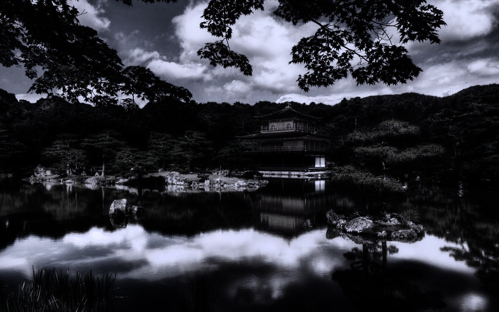 Японский домик на берегу озера обои