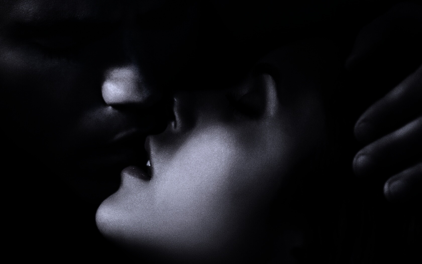 Поцелуй из Дневников Вампира обои