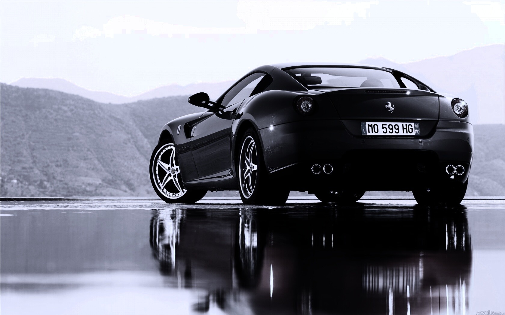 Ferrari в отражении обои