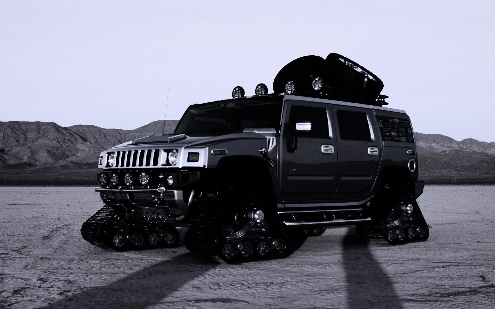 Hammer на гусеницах обои