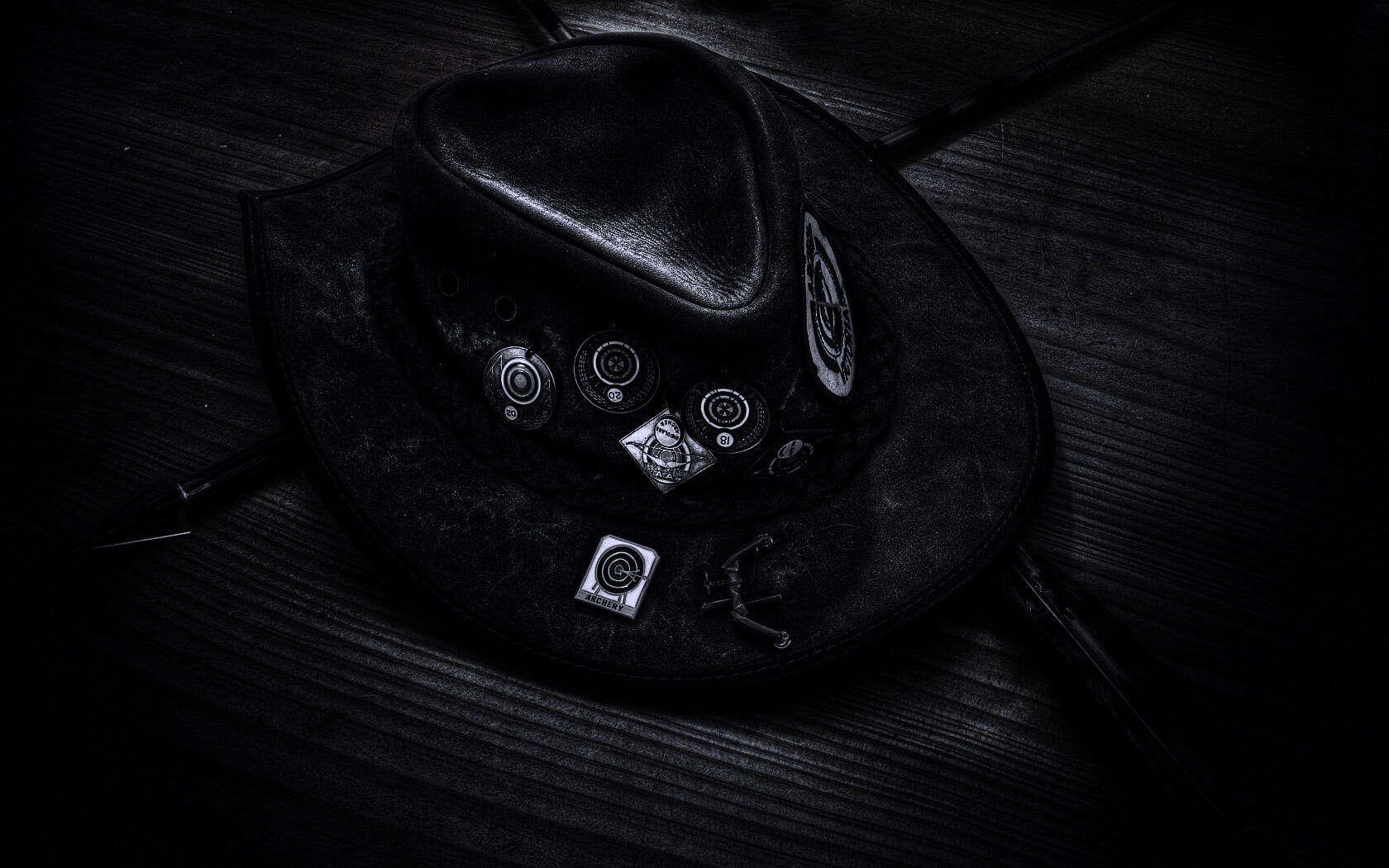 Шляпа и стрелы обои