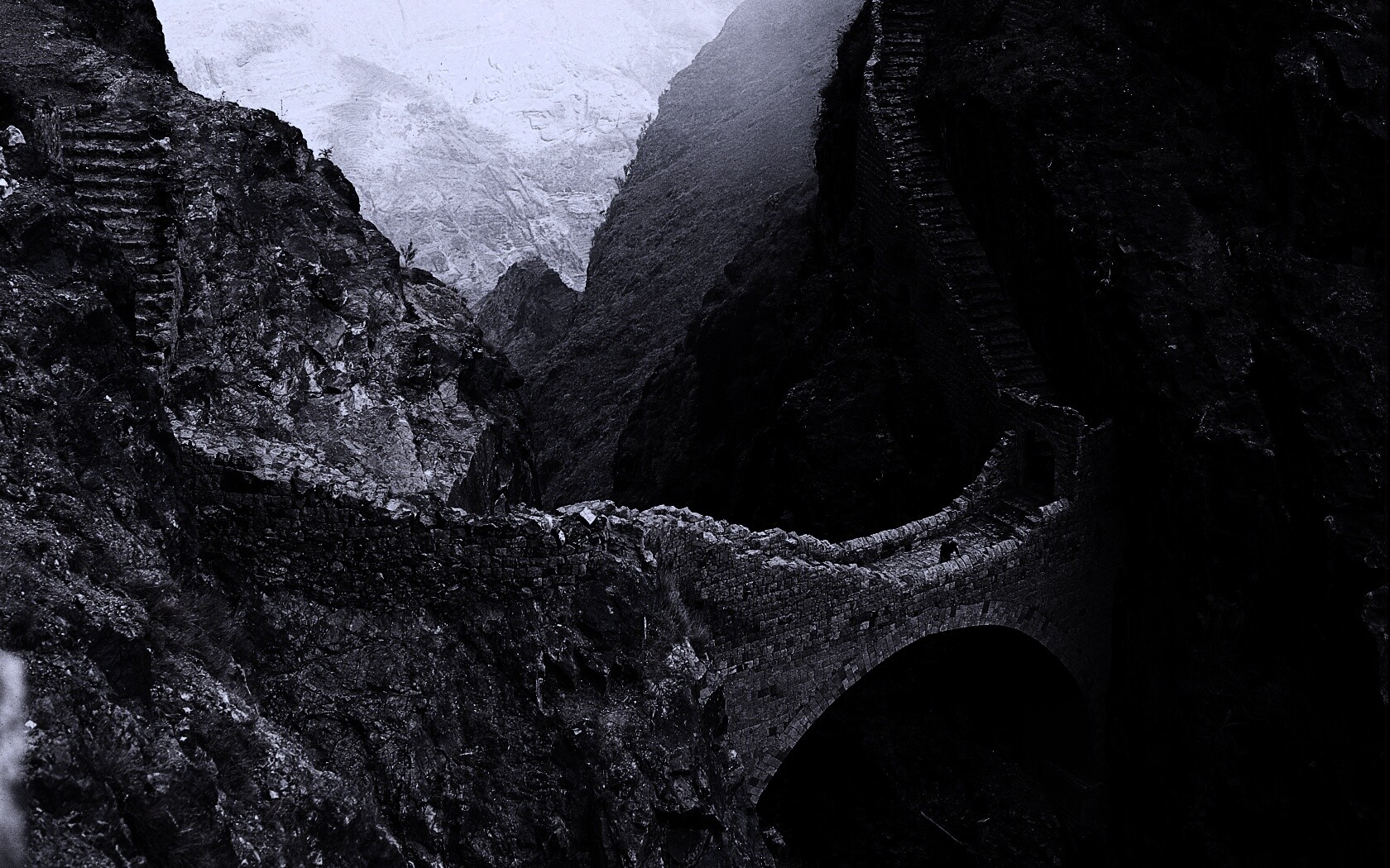 Путь в скалах обои