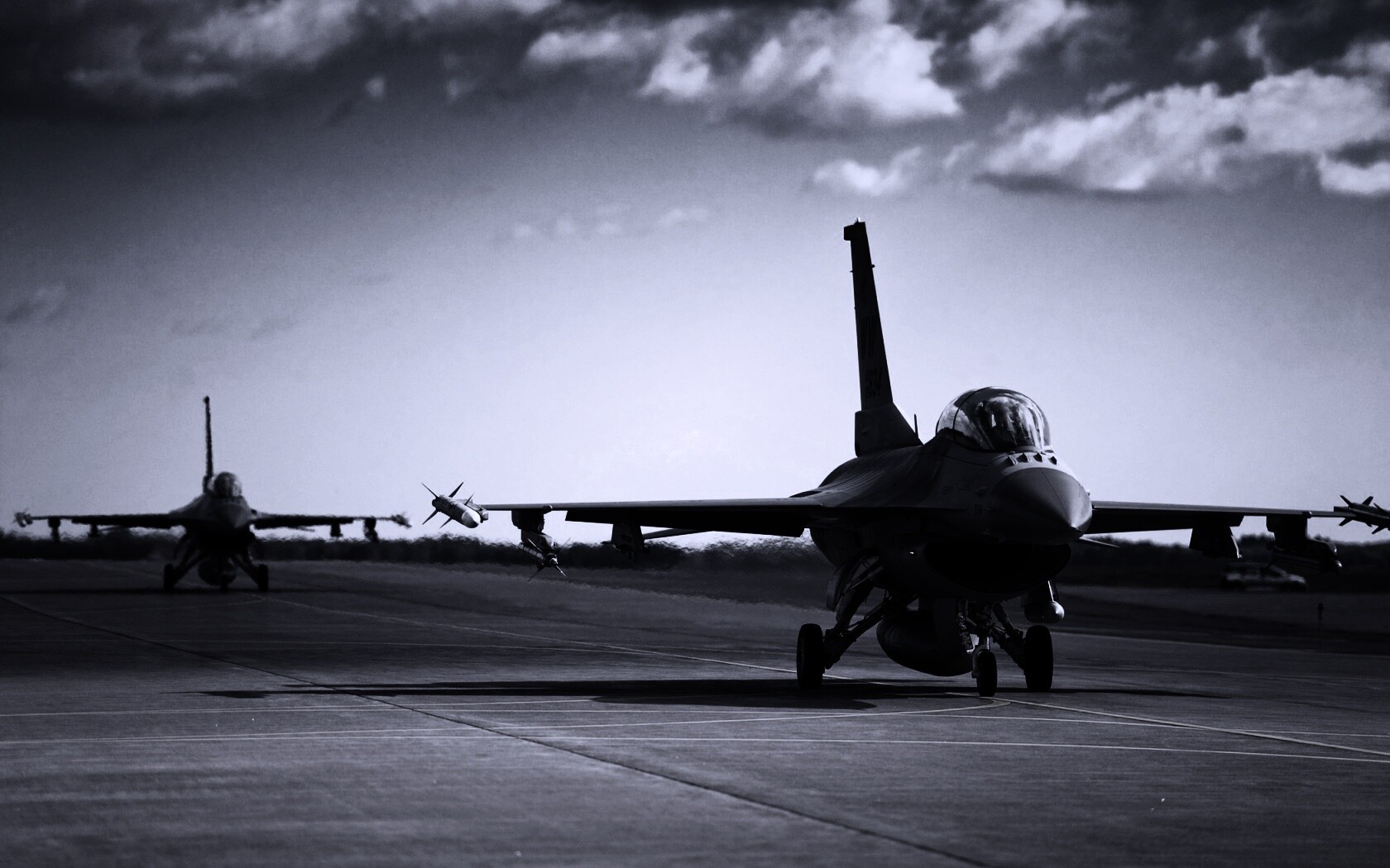 Истребители f16 Falcon на взлетной полосе обои