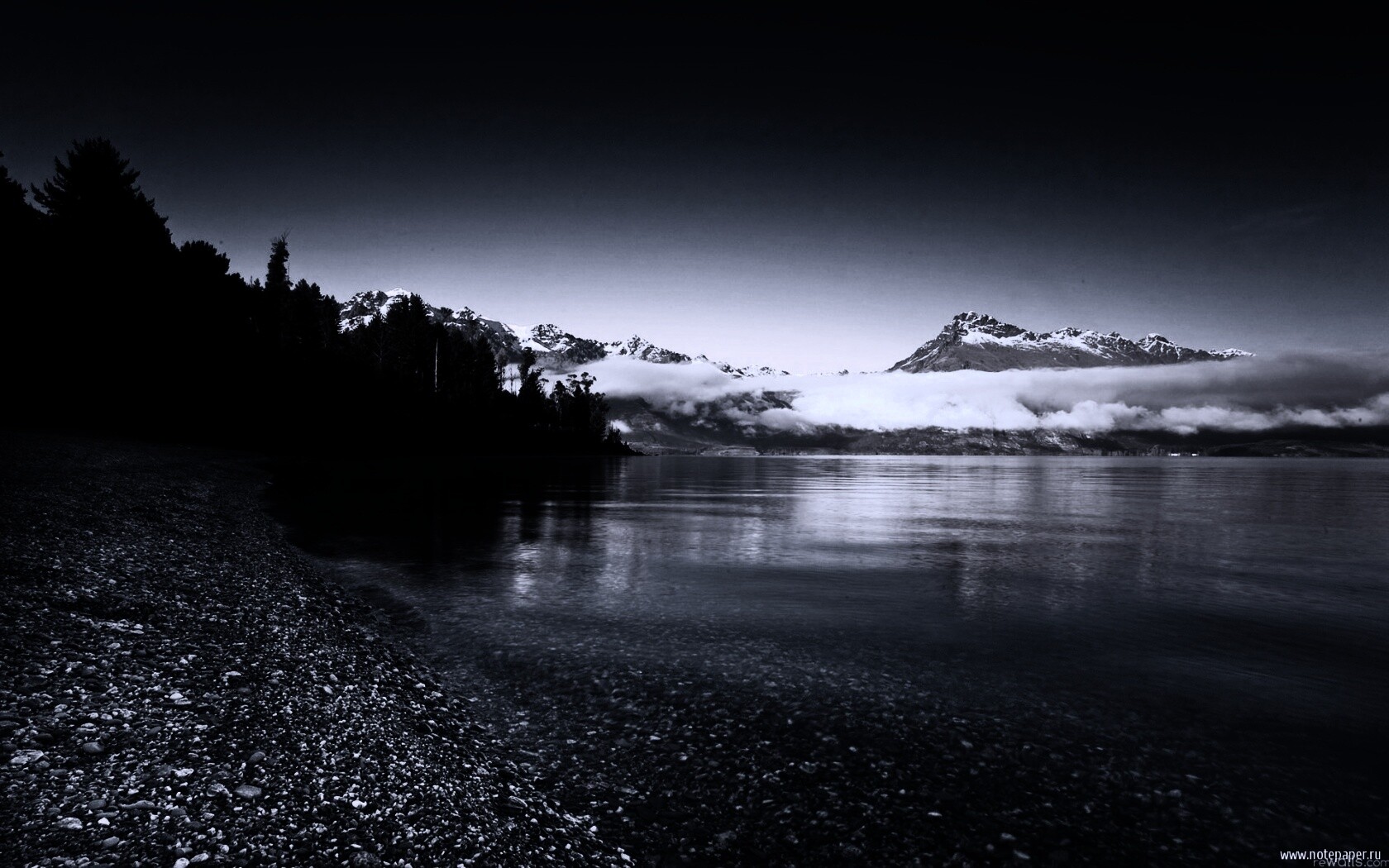 Озеро в предгорье обои