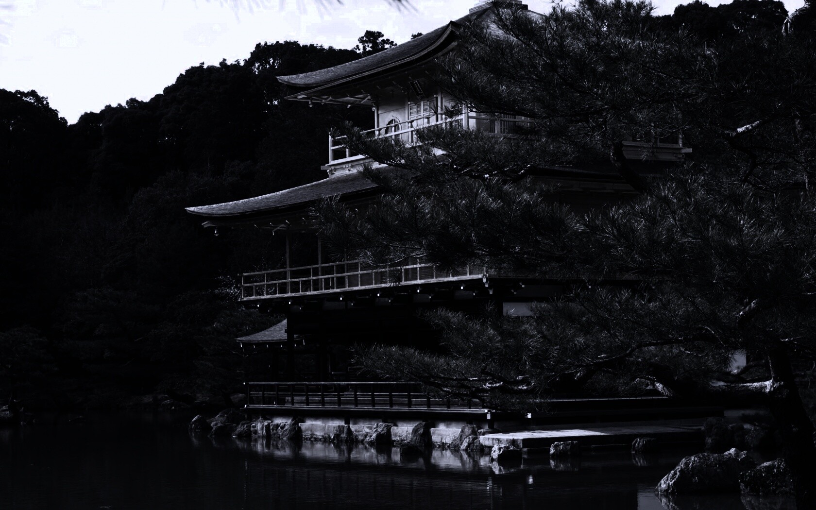 Пагода на берегу озера обои