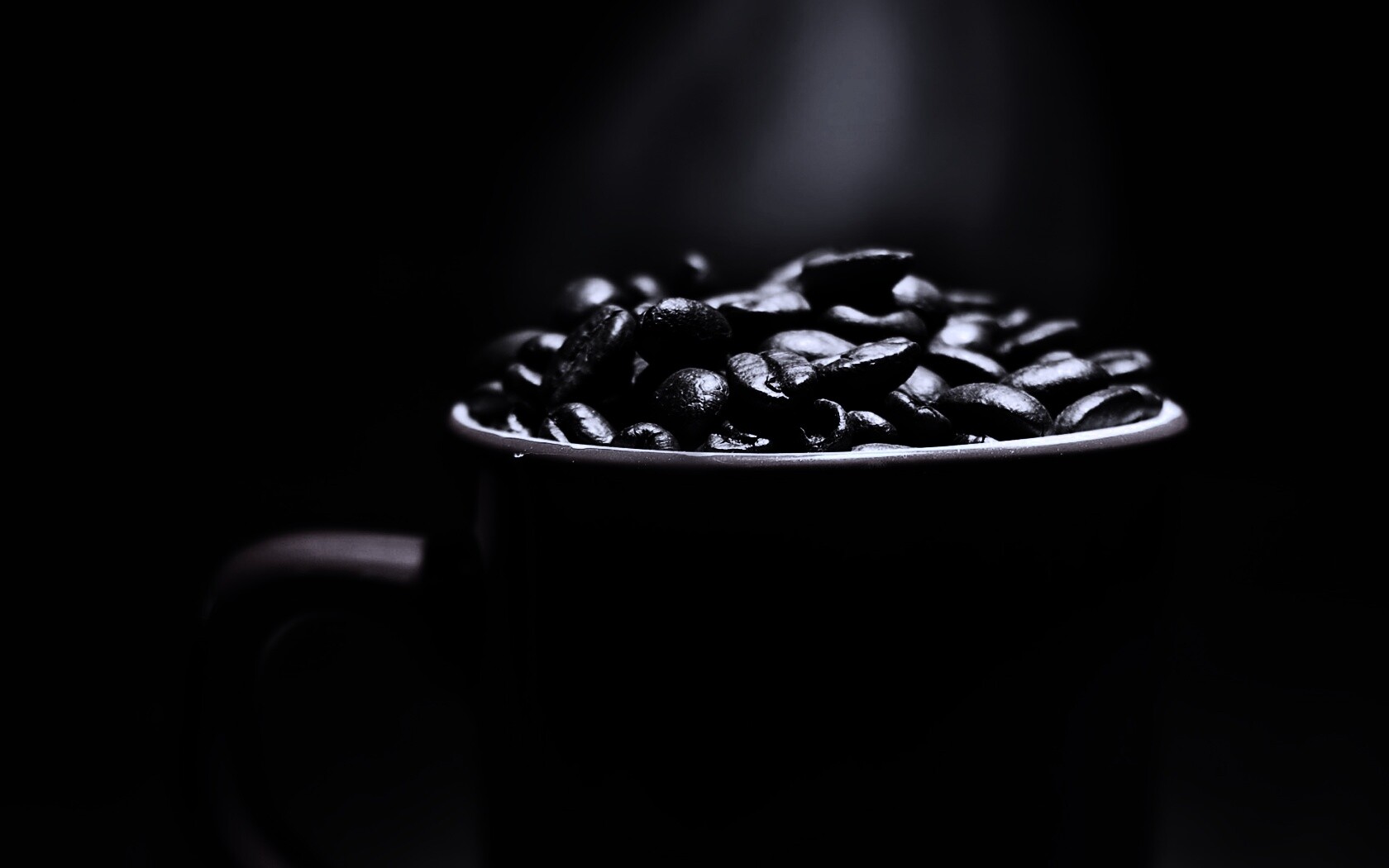 Полная кружка кофейных зёрен обои