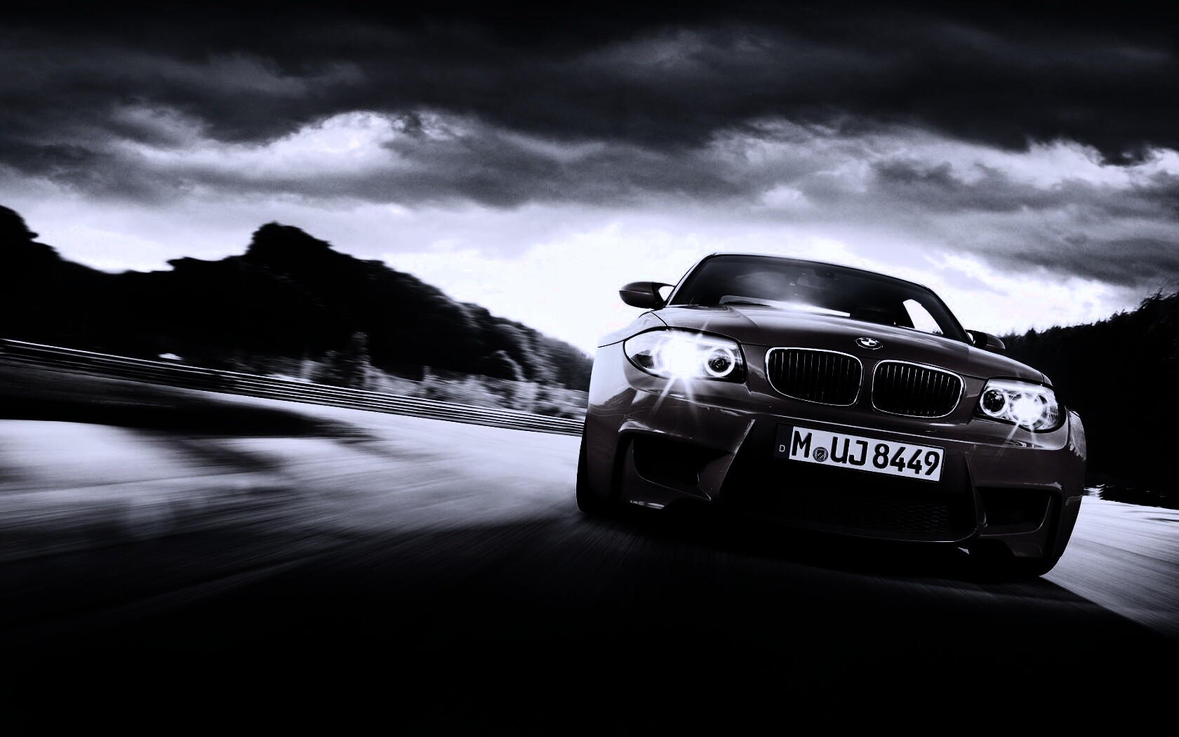 Оранжевый BMW M1 Coupe на треке обои