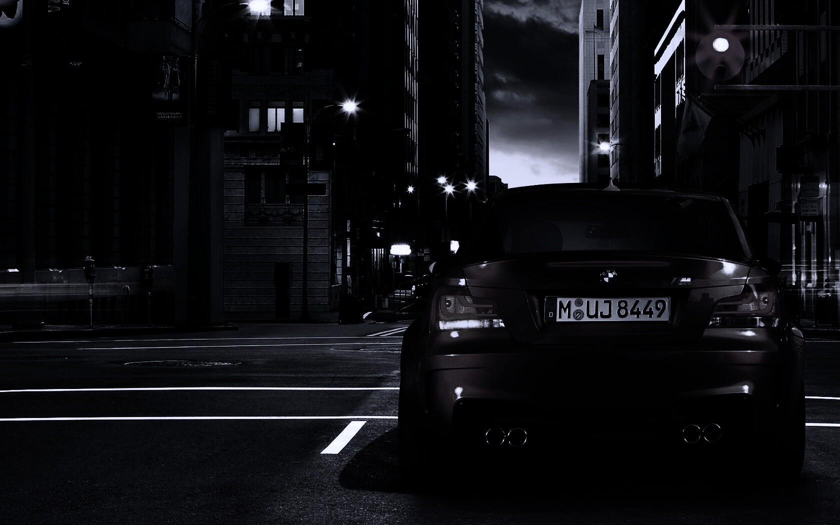 BMW M1 на улицах города обои