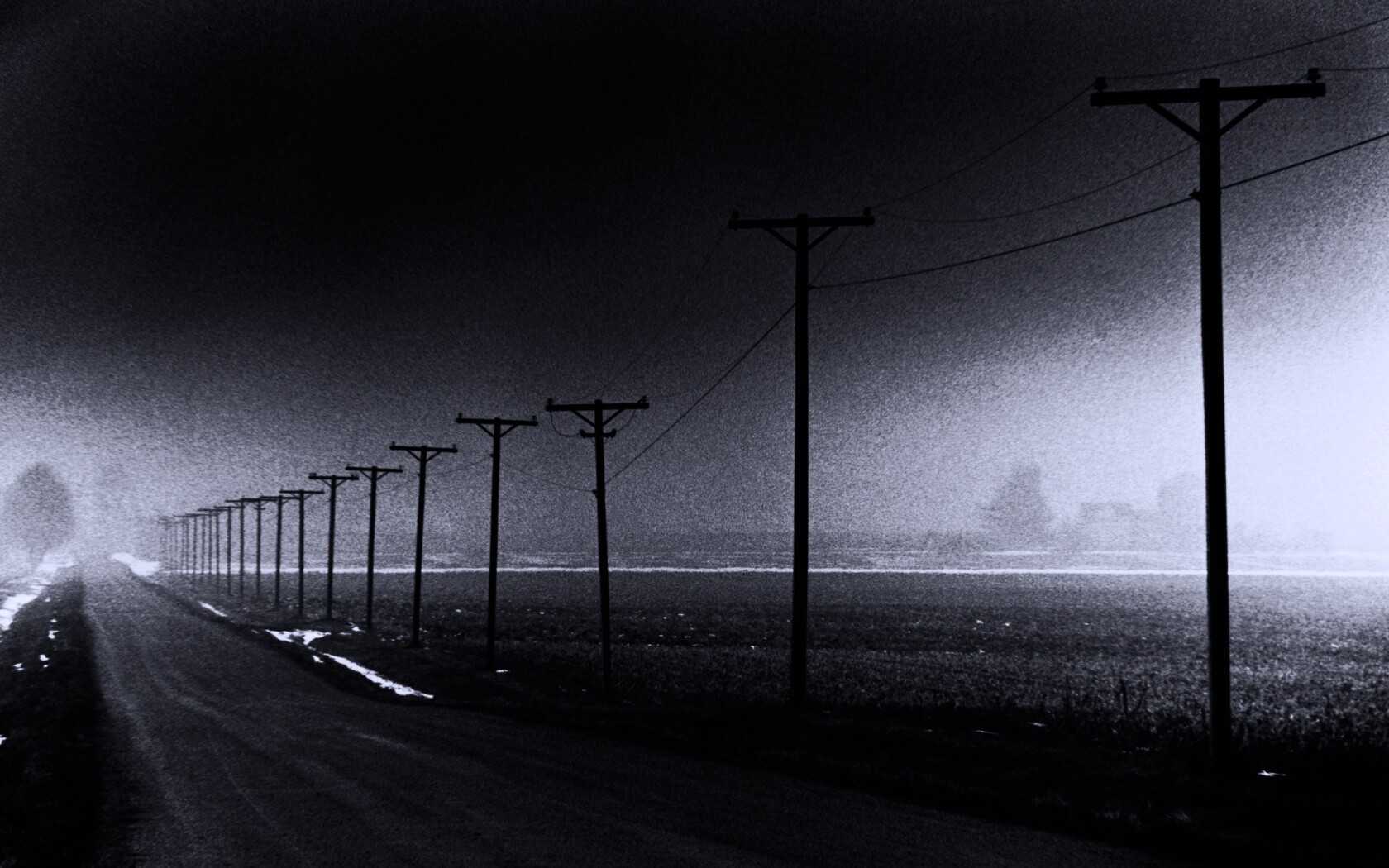 Столбы вдоль дороги обои