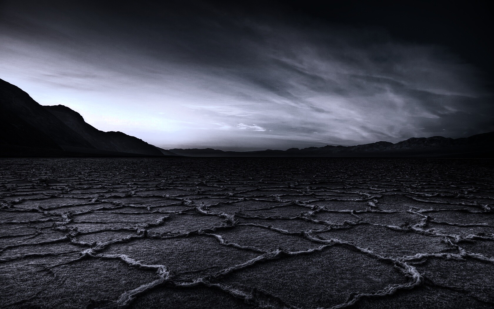 Высохшее пустынное озеро обои