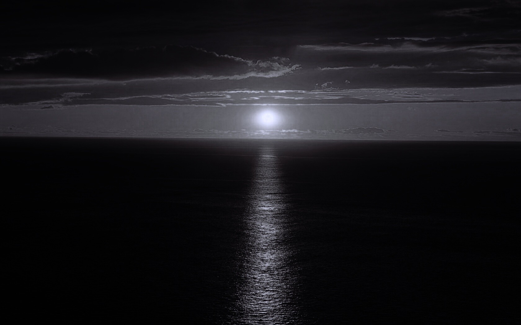 Закат и его отражение в море обои