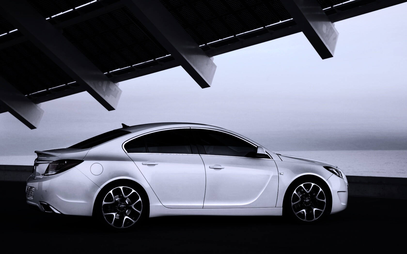 Белый седан под крышей обои