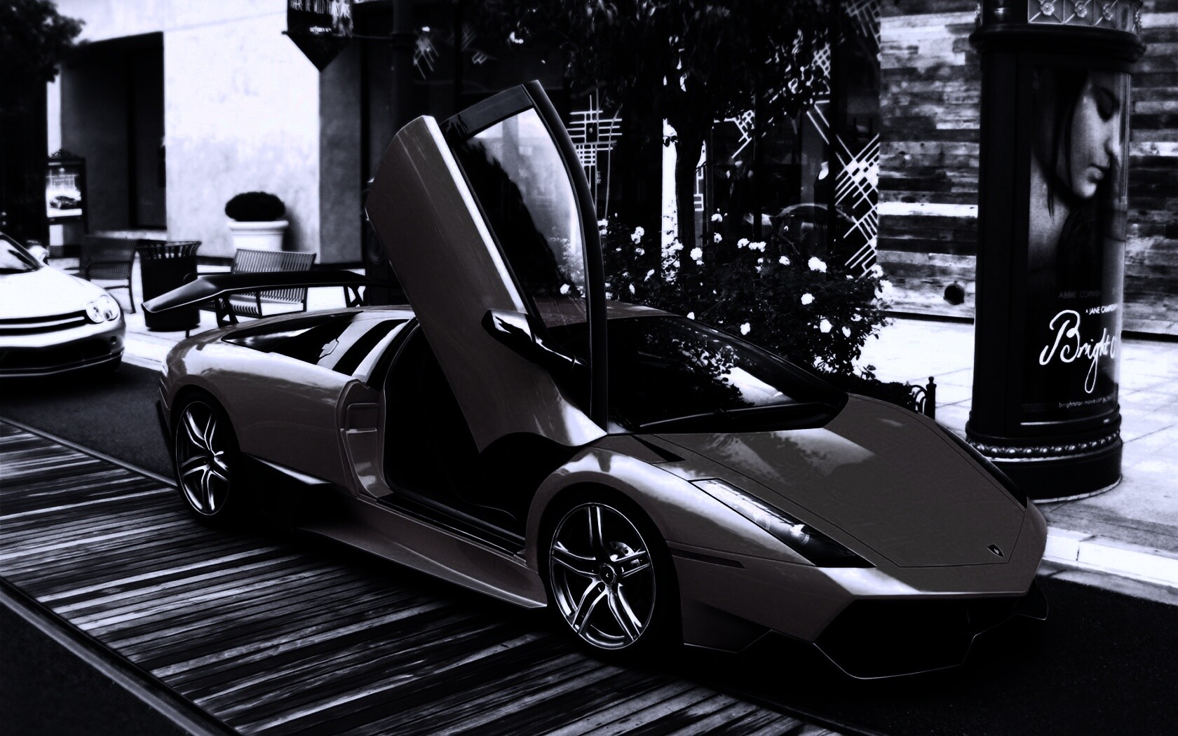 Оранжевая ламборджини на улице обои