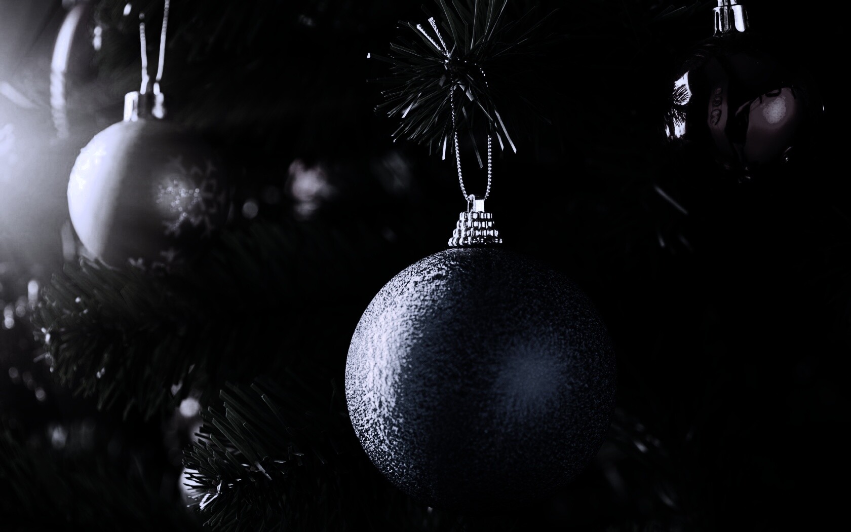 Шары на ёлке обои