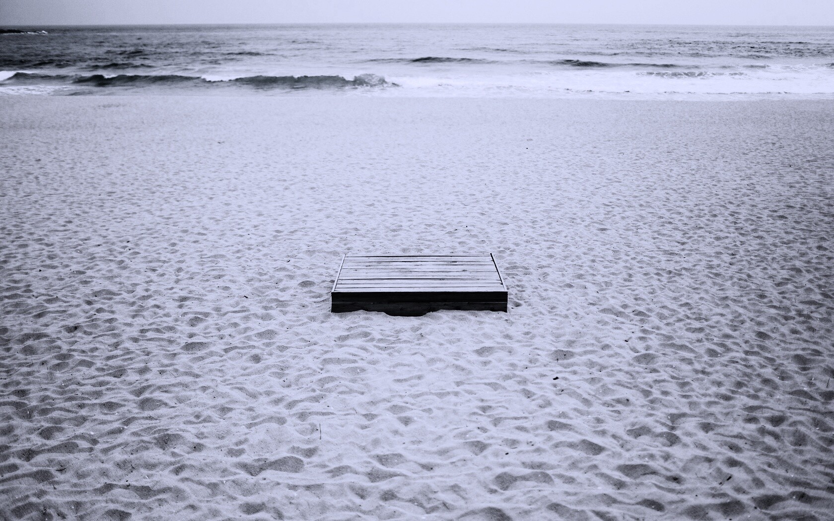 Ящик на пляже обои