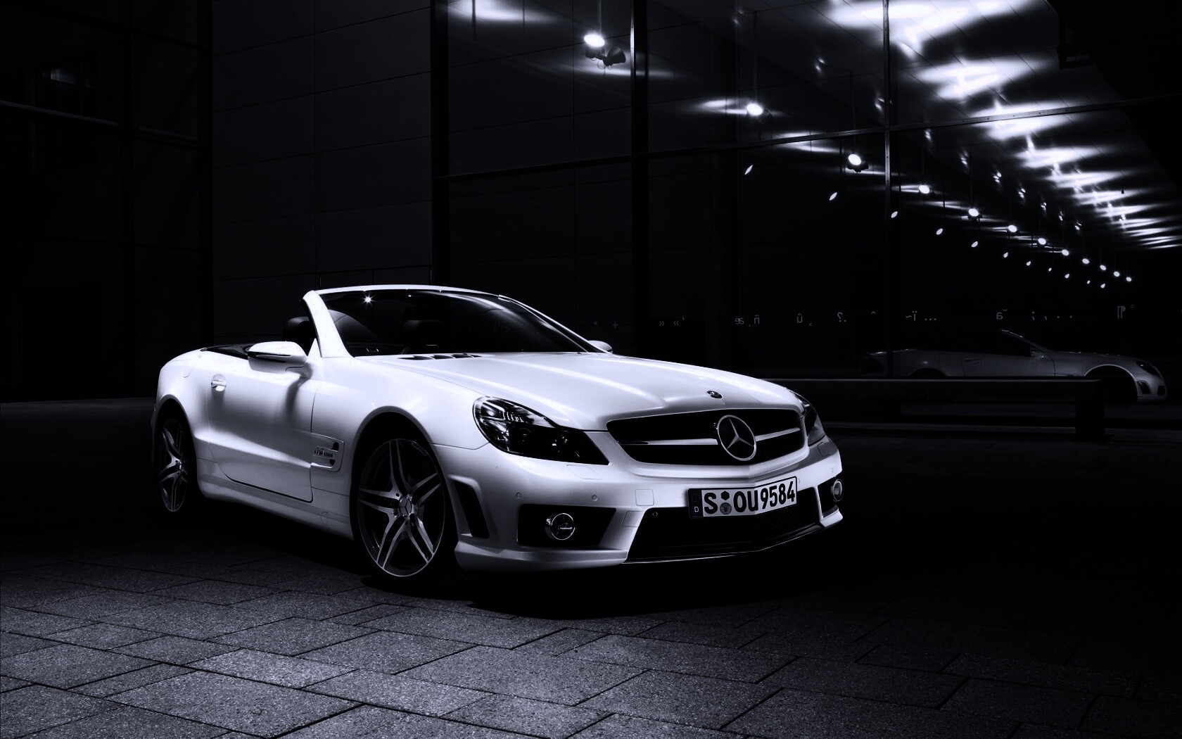 Белый мерседес с открытым верхом обои
