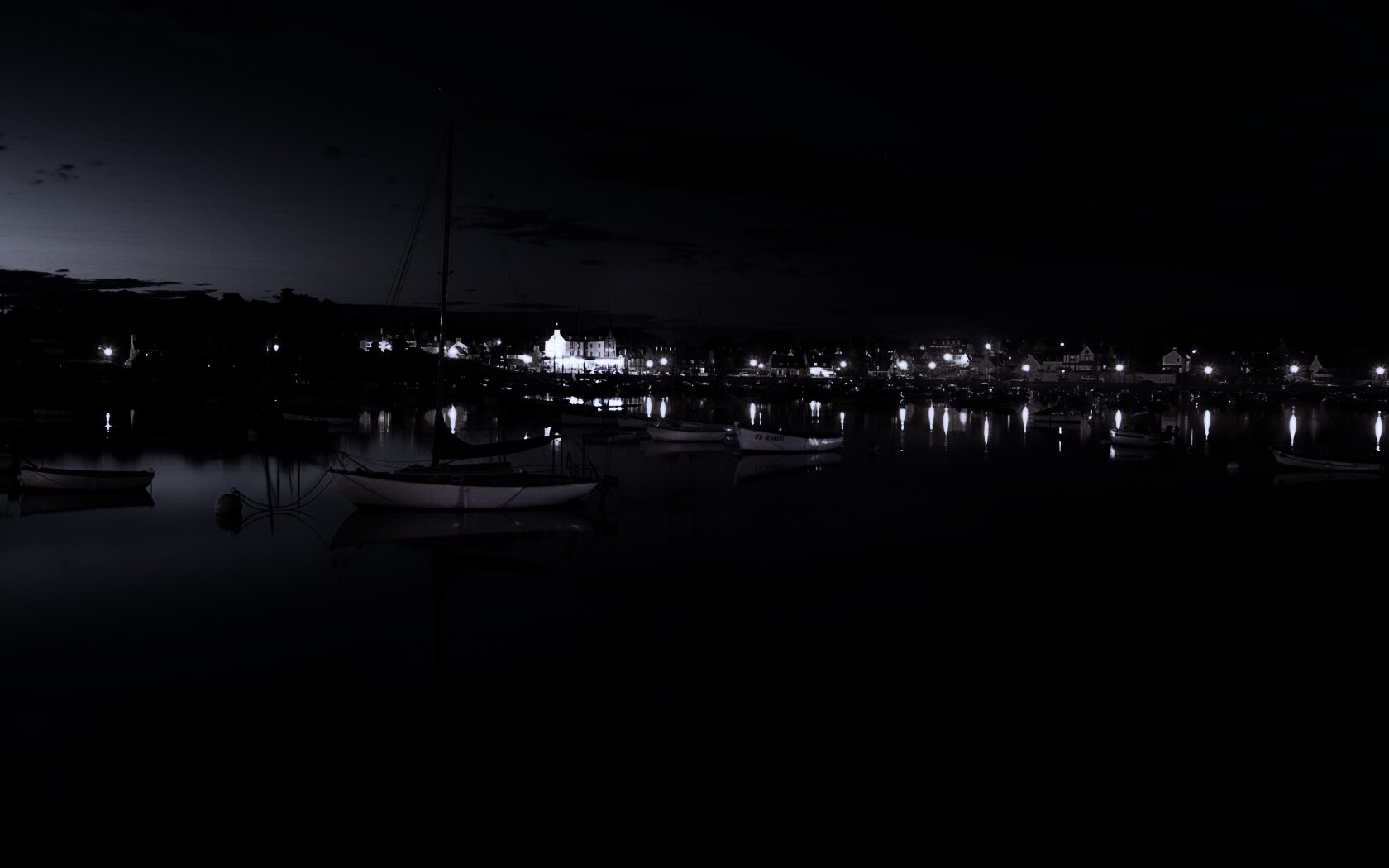 Лодки на вечерней воде обои