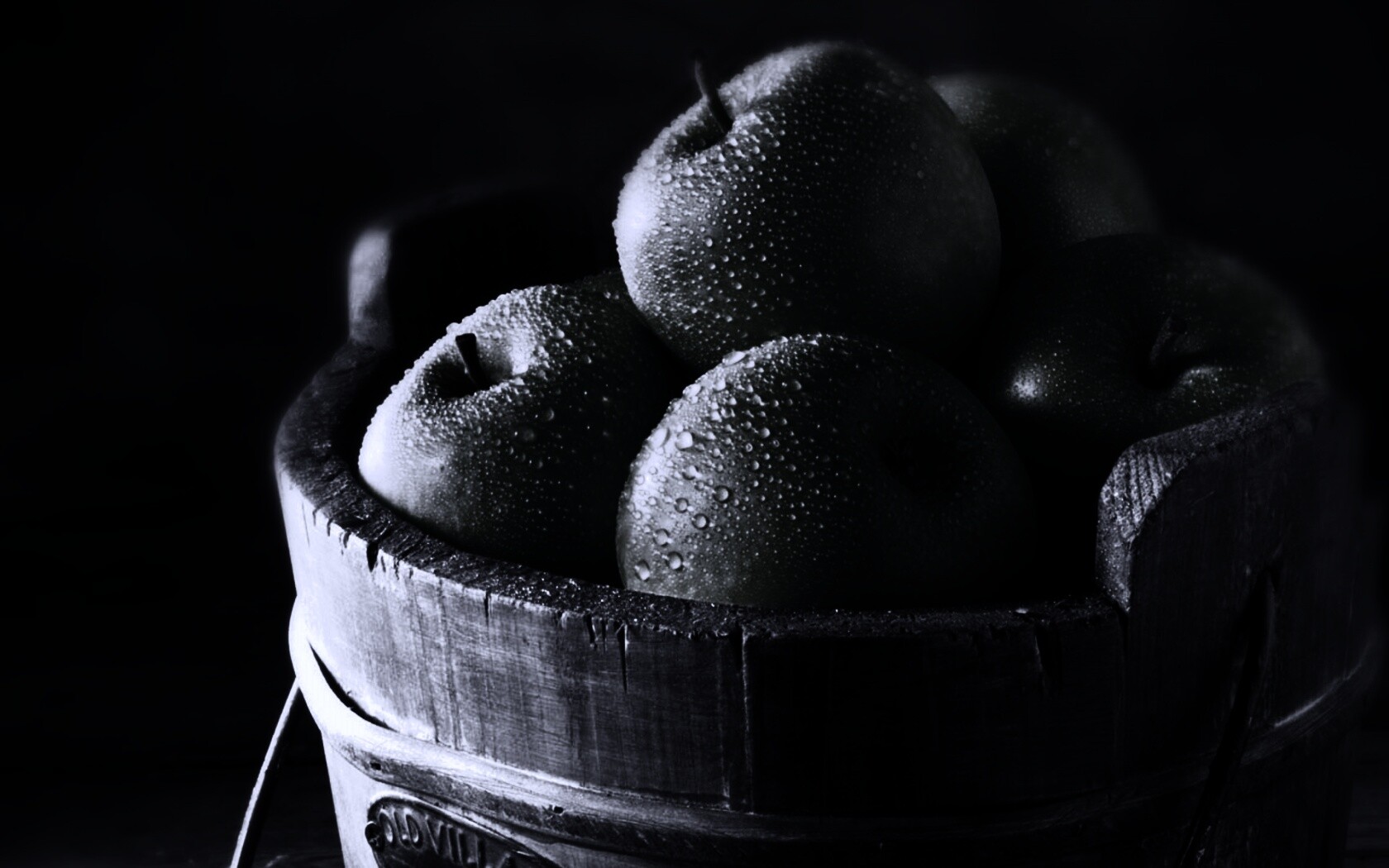 Ведро зеленых яблок обои