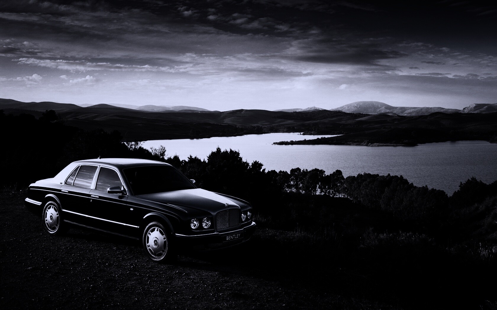 Бентли у озера обои