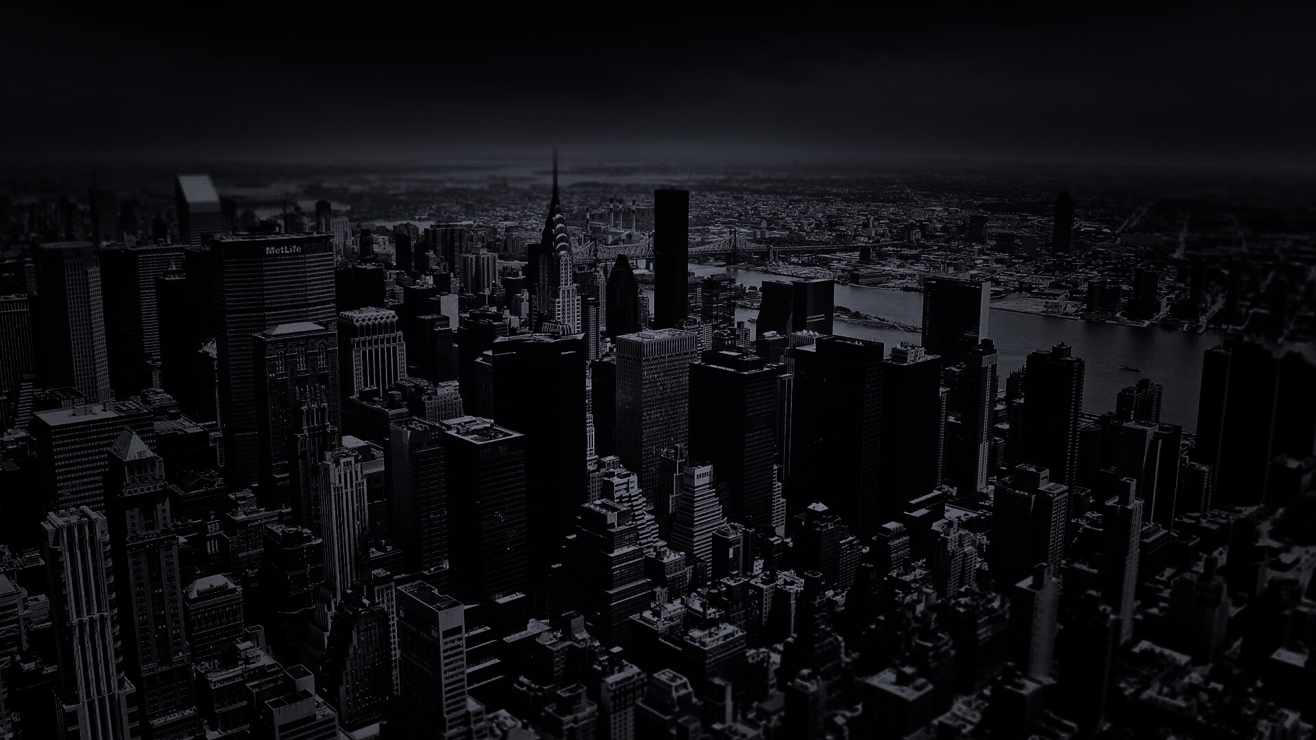 Темное небо над городом обои