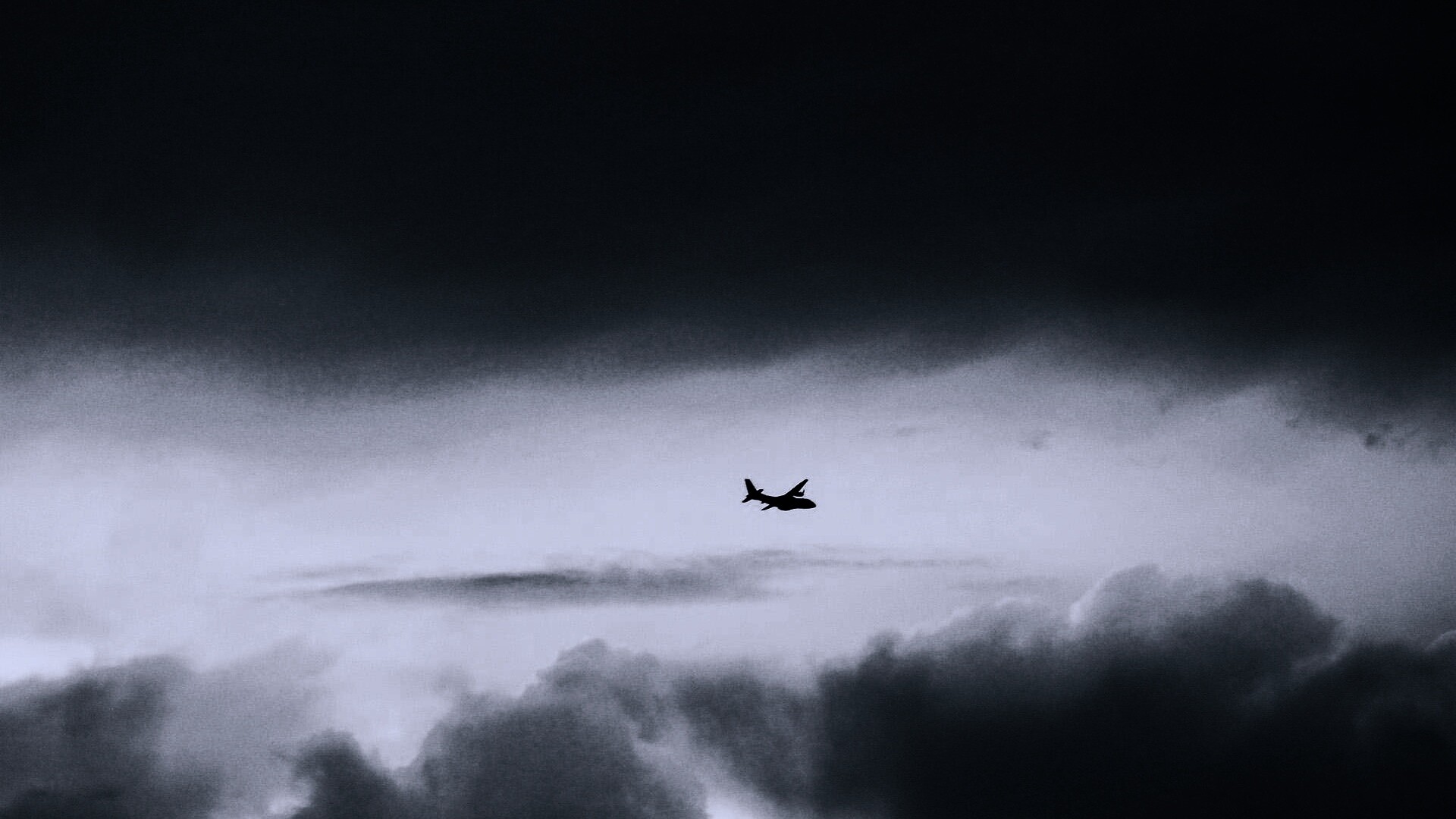 Самолет в небе обои