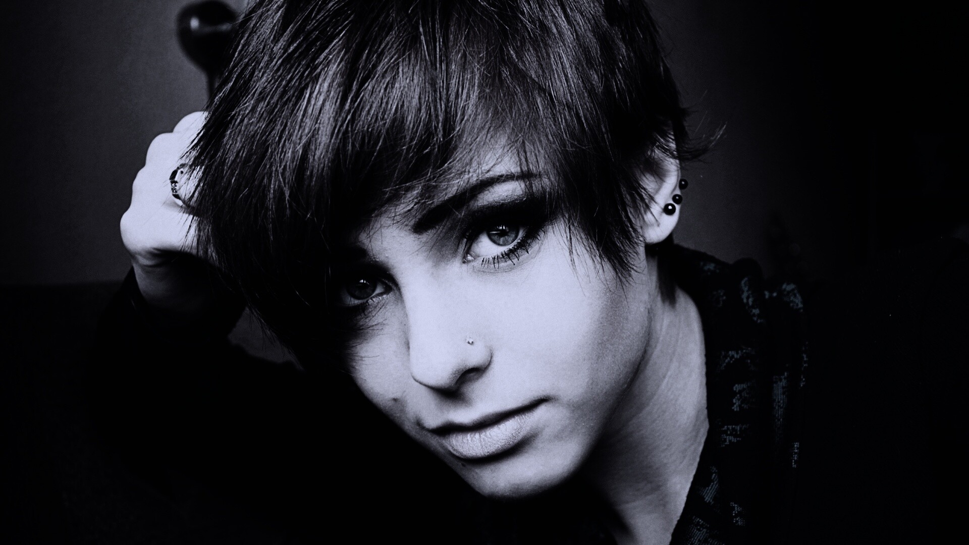 Выразительный взгляд голубых глаз обои