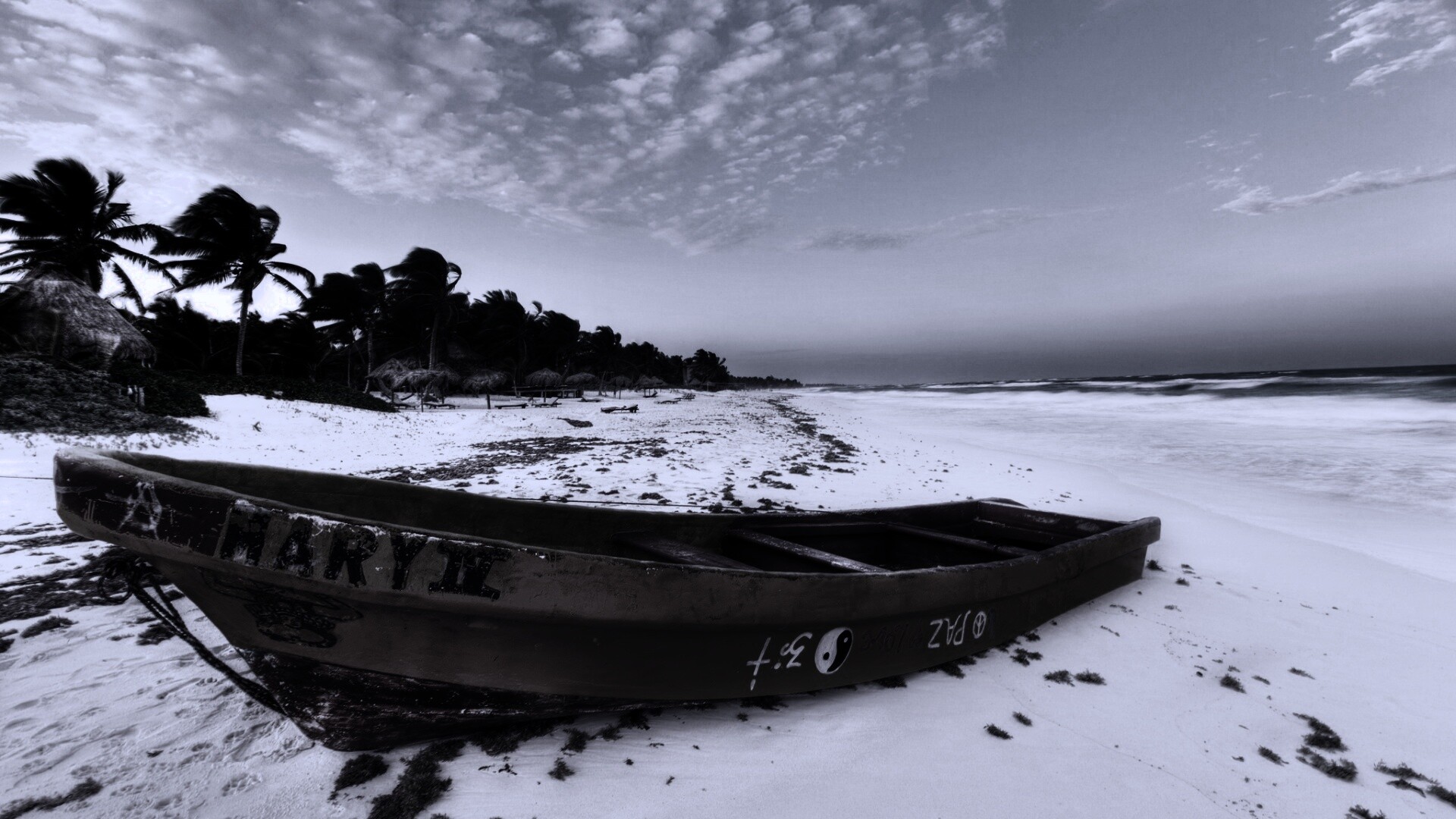 Лодка на берегу моря MARY IV обои