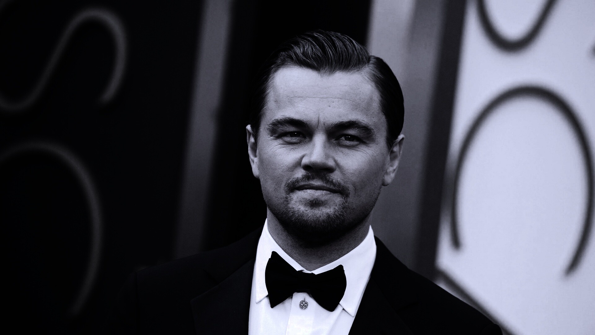 Леонардо Дикаприо в костюме обои