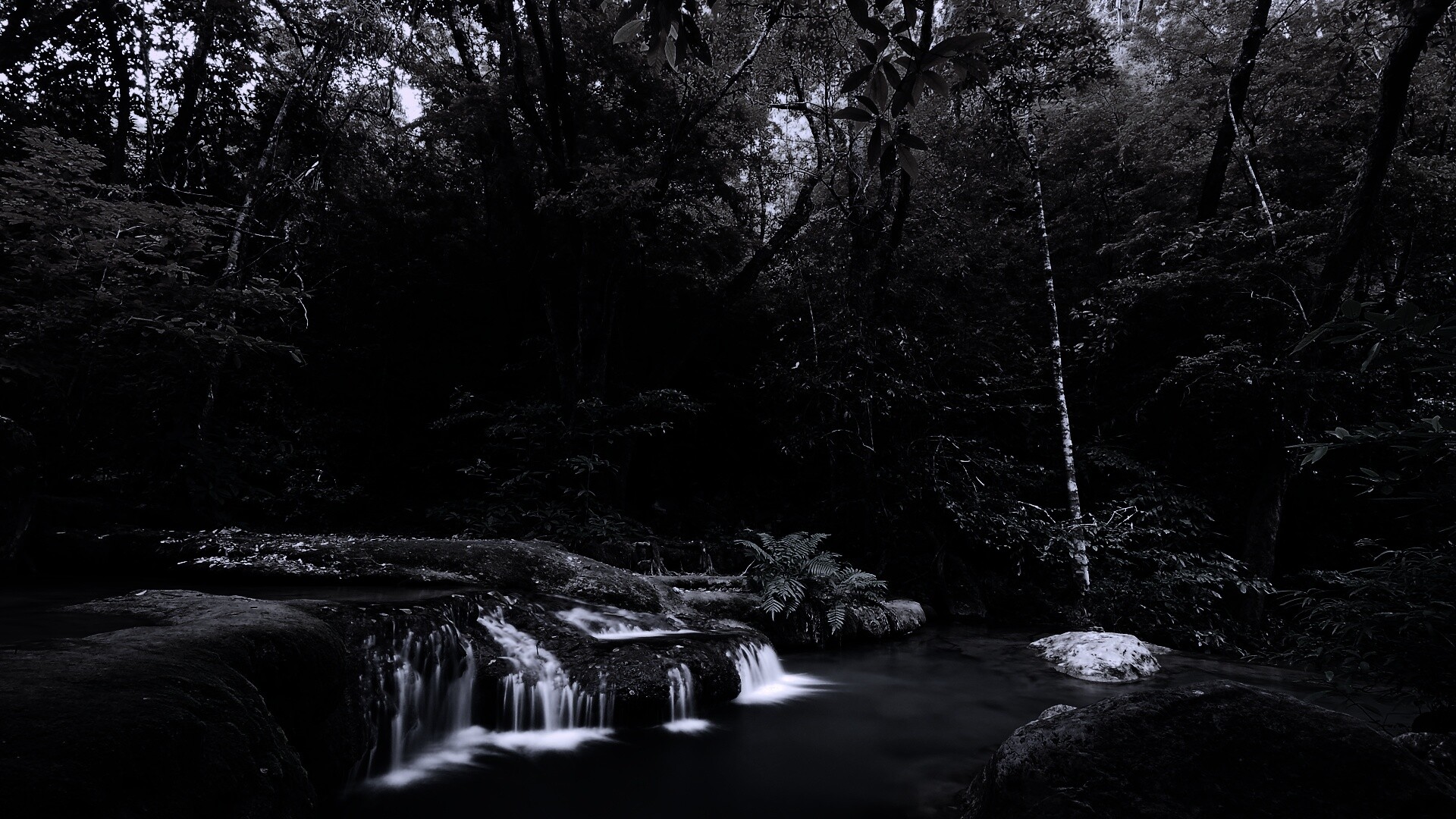 Водопадик в осеннем лесу обои