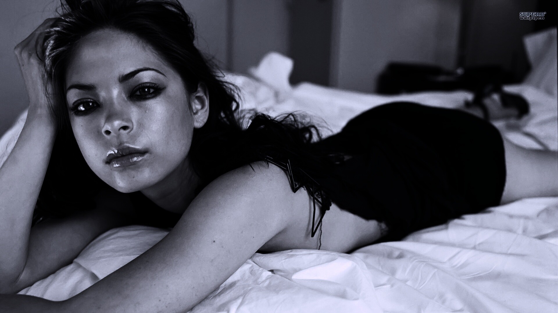 Кристин Кройк на кровати обои