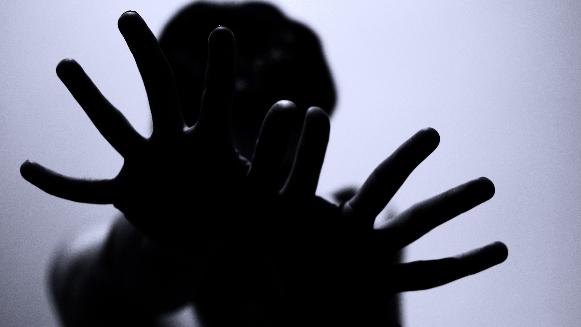 Руки тянутся к тебе обои