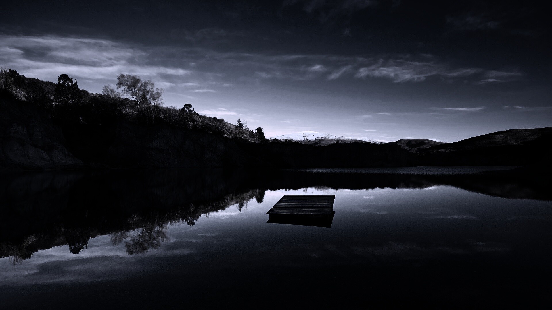 Уединенное озеро обои