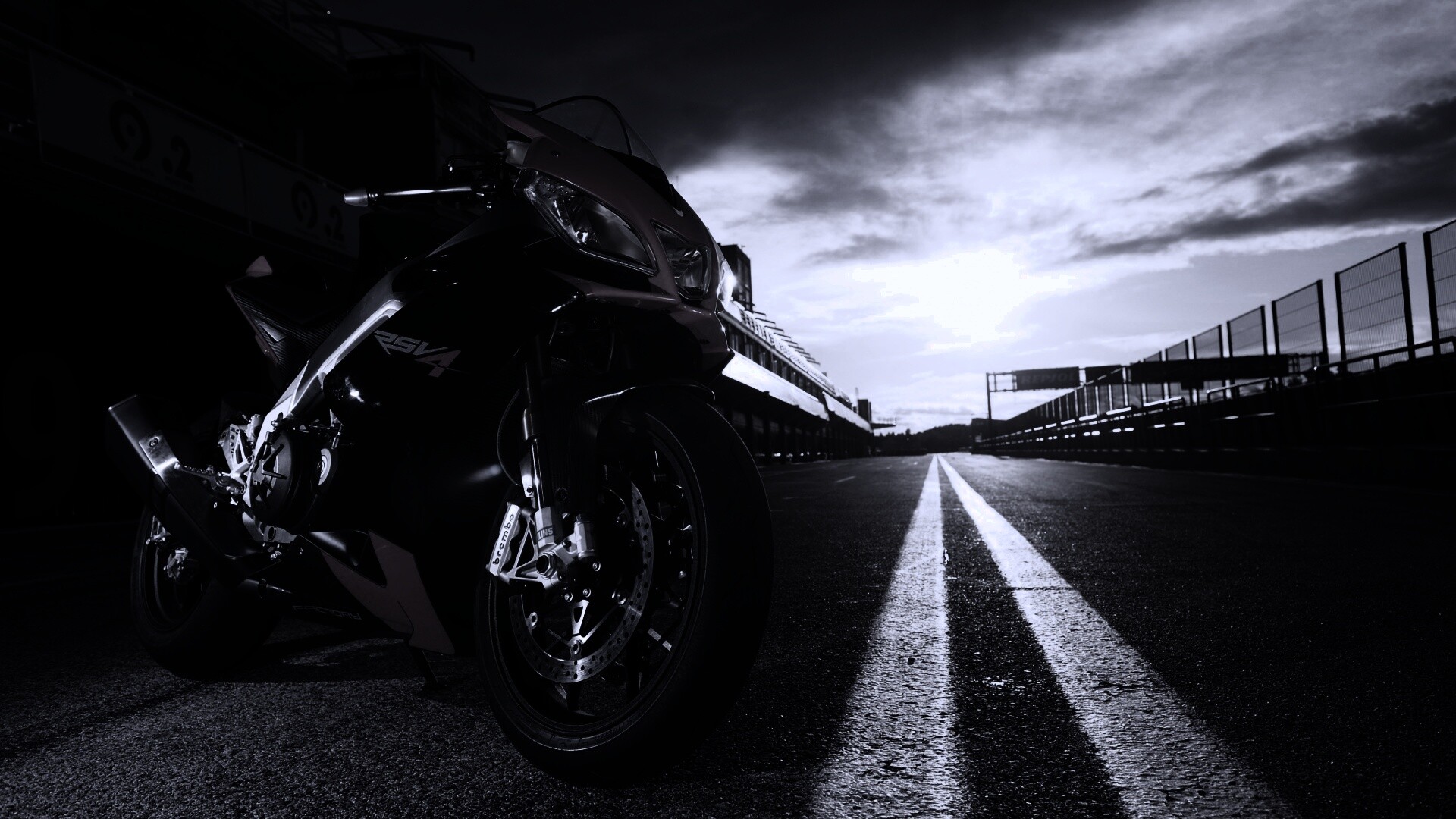 Априлия РСВ4 обои