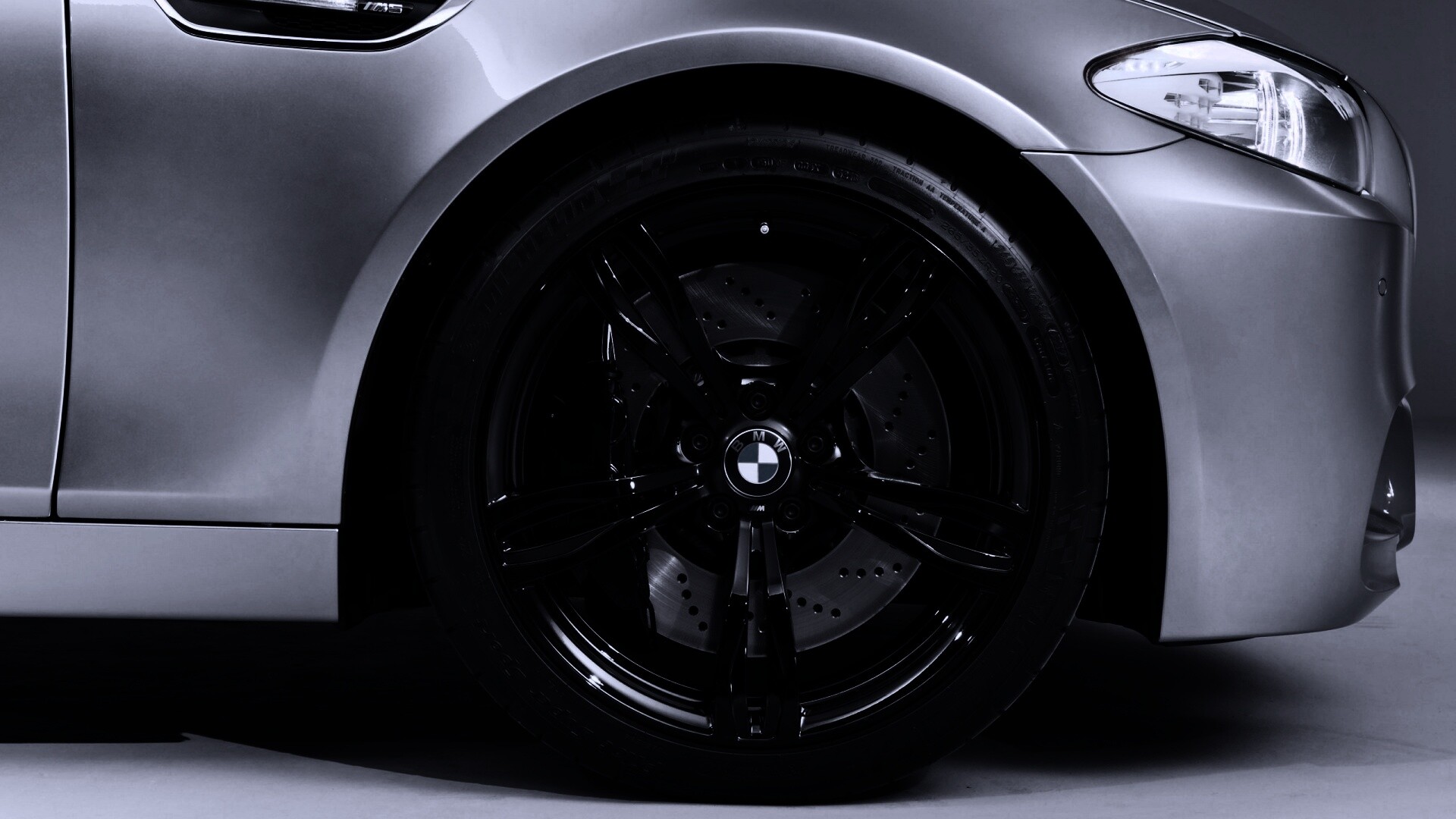 Чёрный литой диск БМВ обои