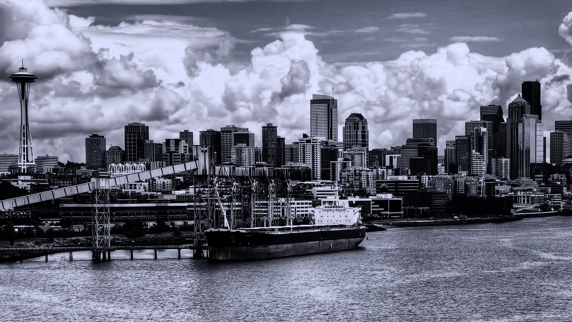 Баржа в ожидании отплытия обои