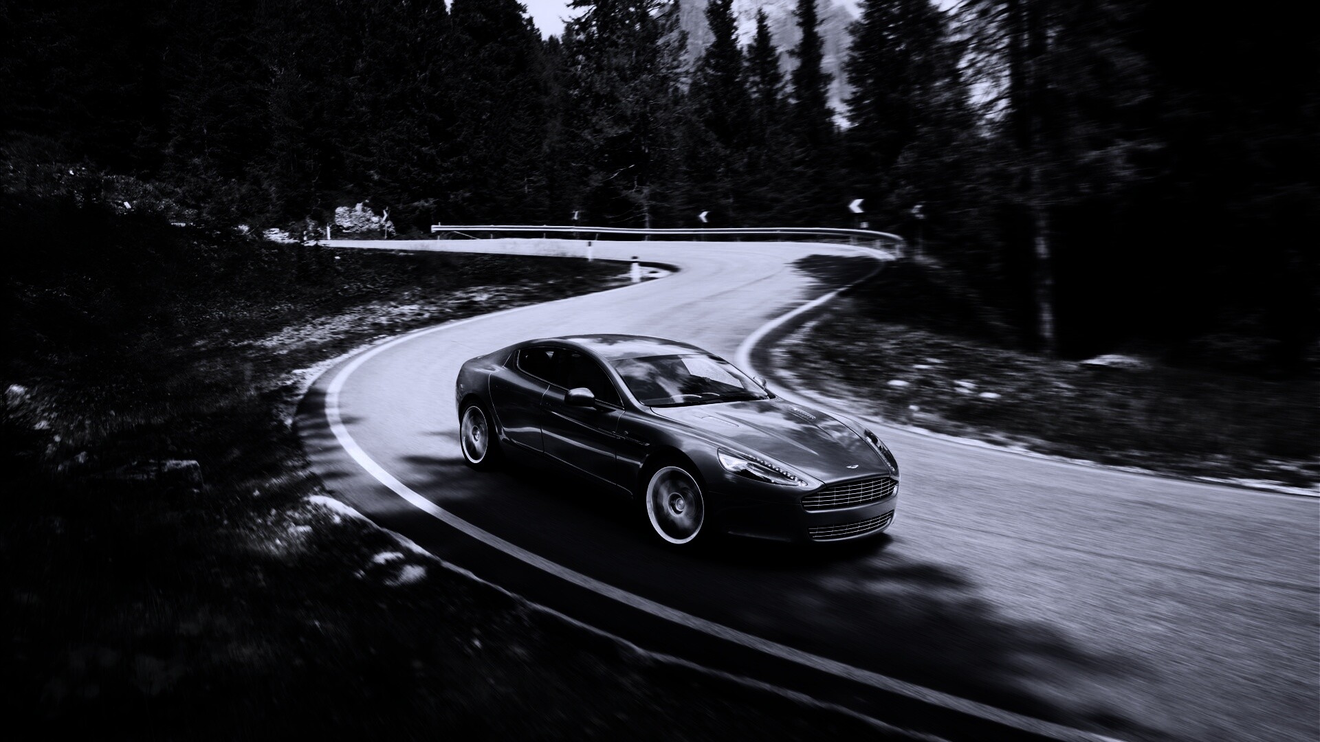 Астон мартин на лесной дороге обои
