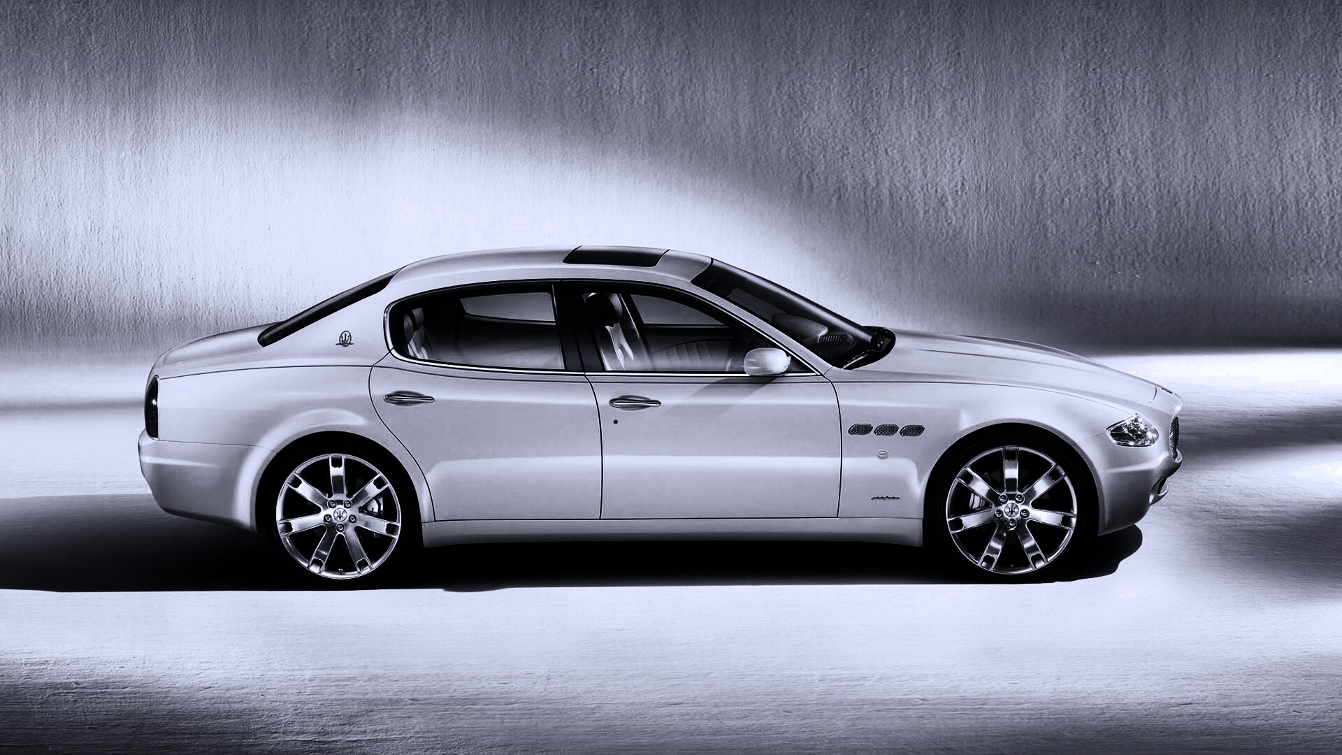 Maserati Quattroporte сбоку обои