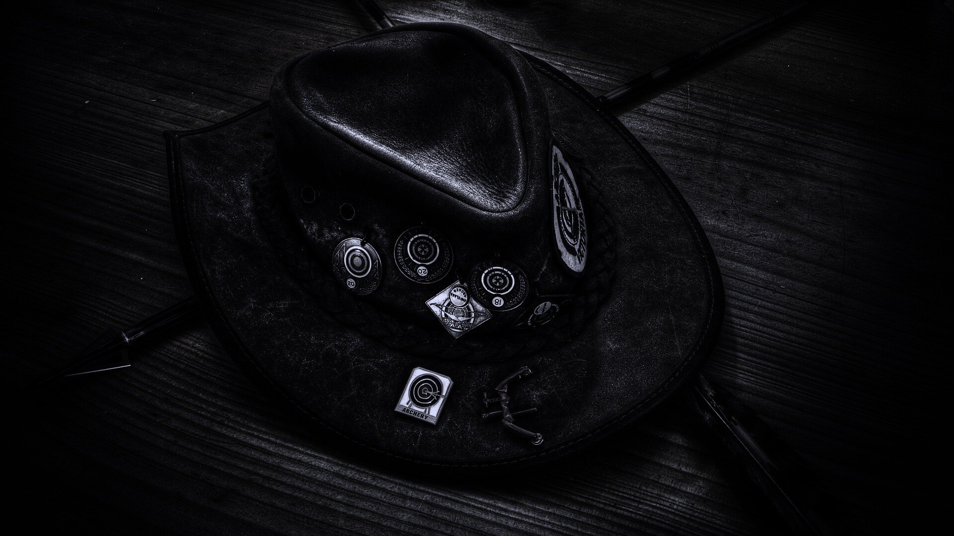 Шляпа и стрелы обои