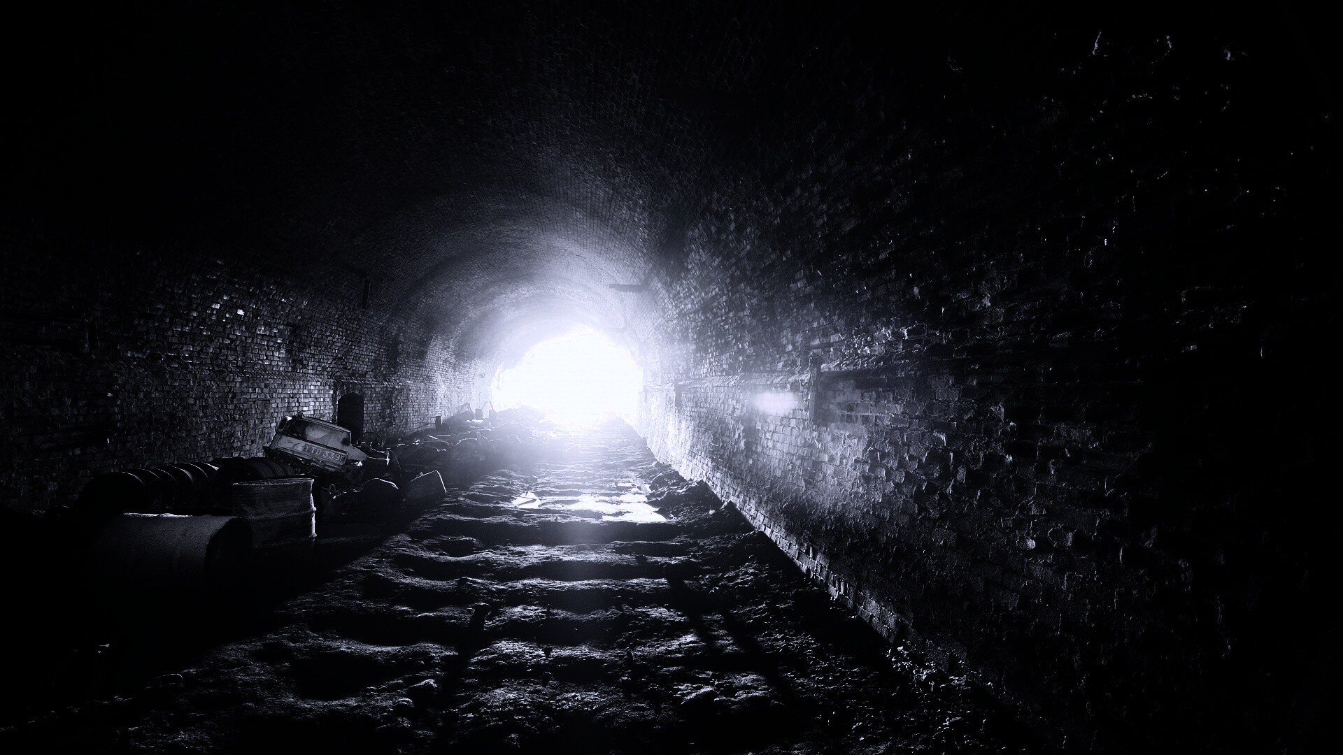 Захламленный тоннель обои