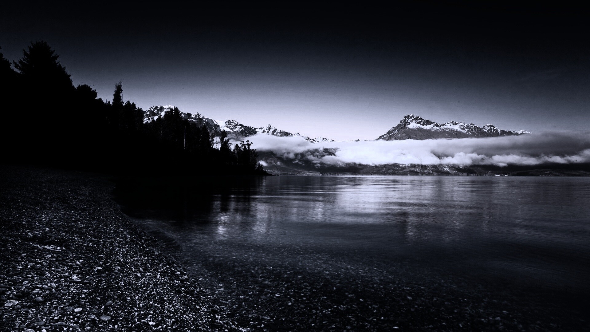 Озеро в предгорье обои