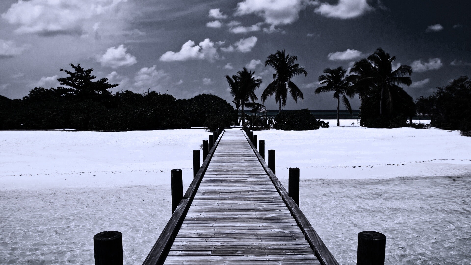 Пирс на тропическом острове обои