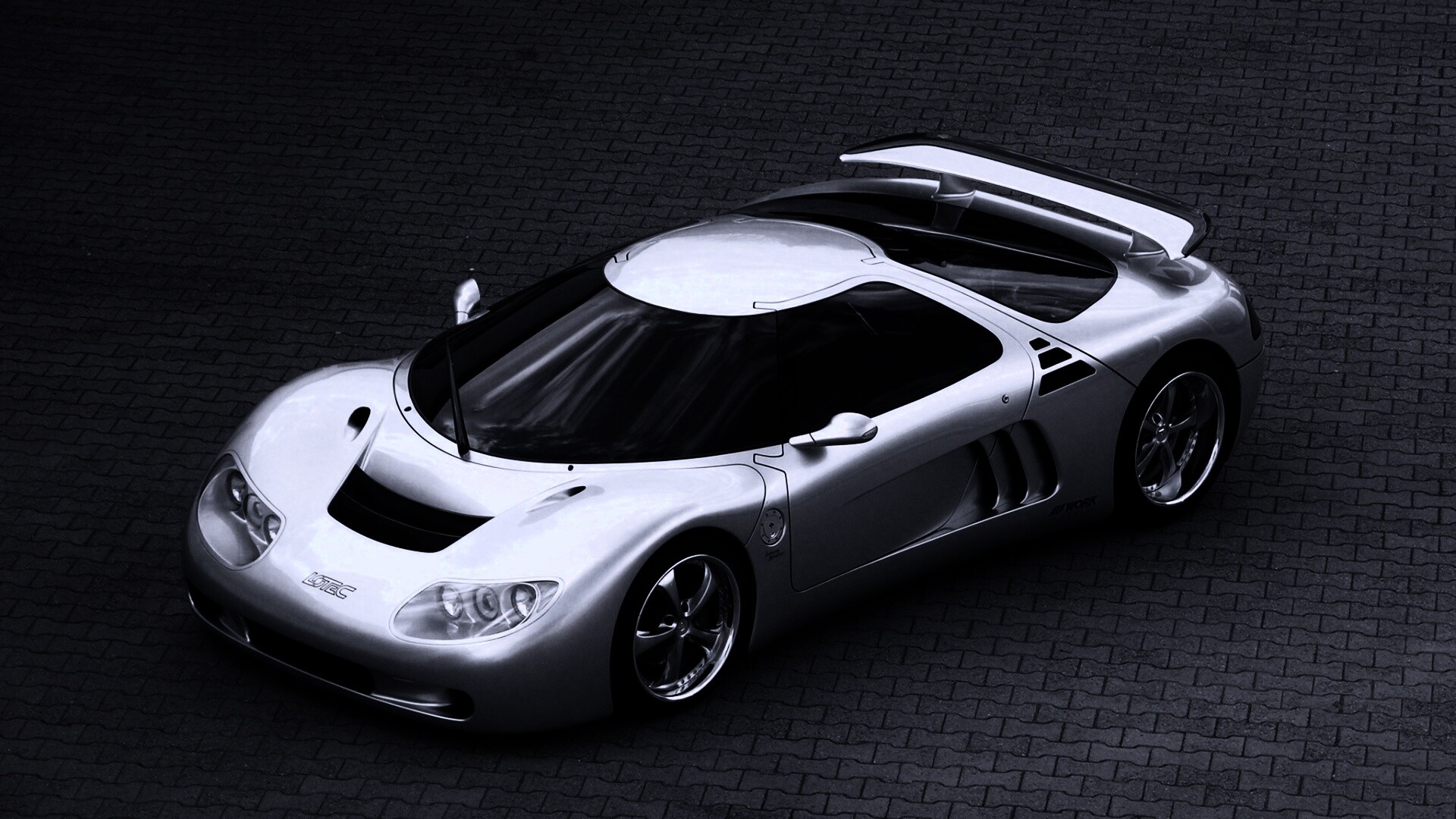 Красивый серебристый спорткар обои