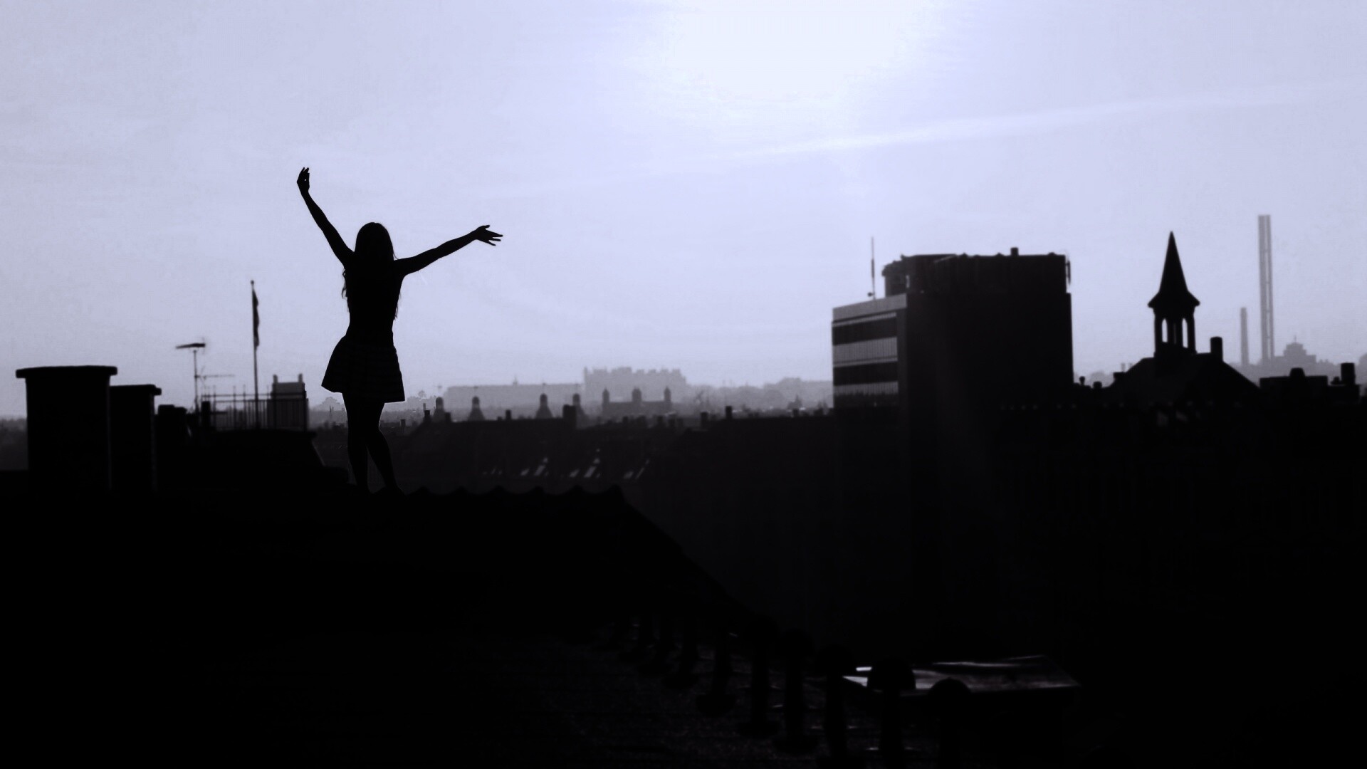 Девушка на крыше обои