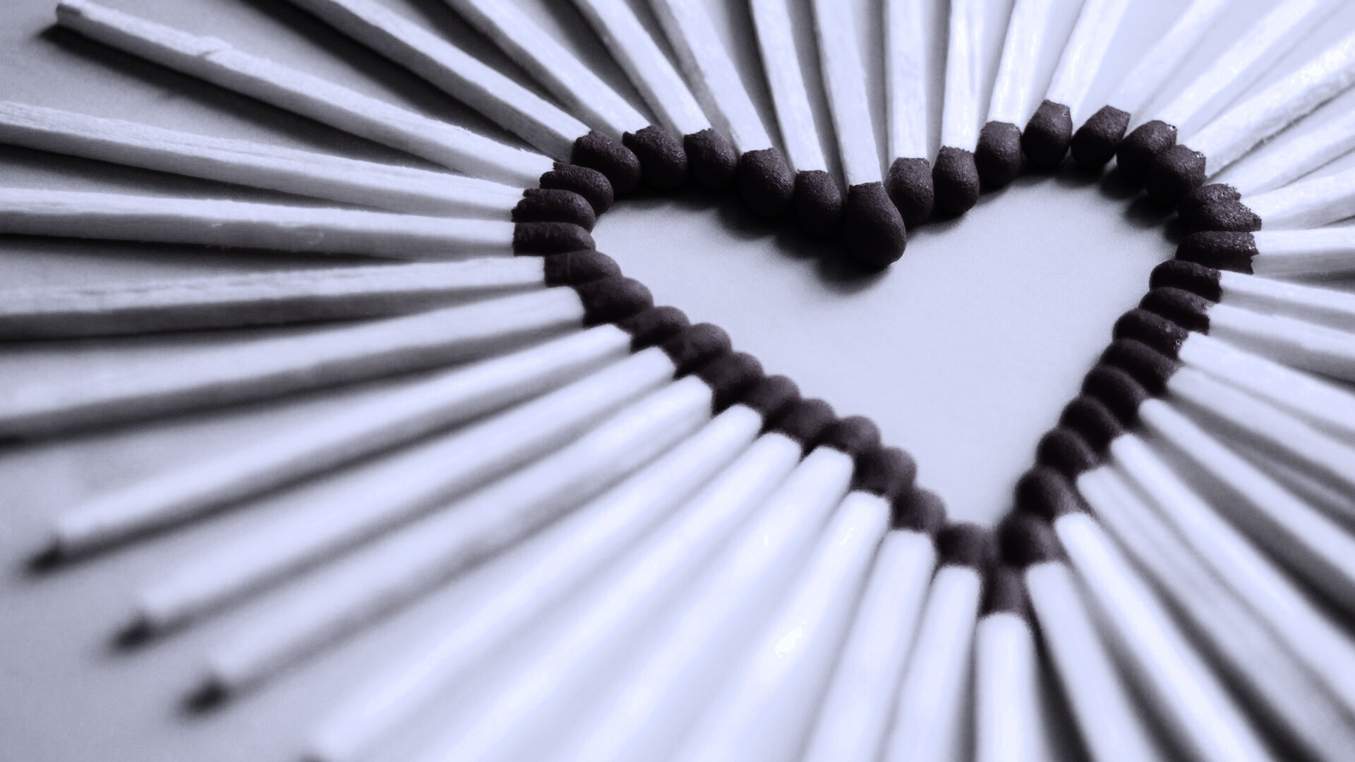 Сердечко из спичек обои