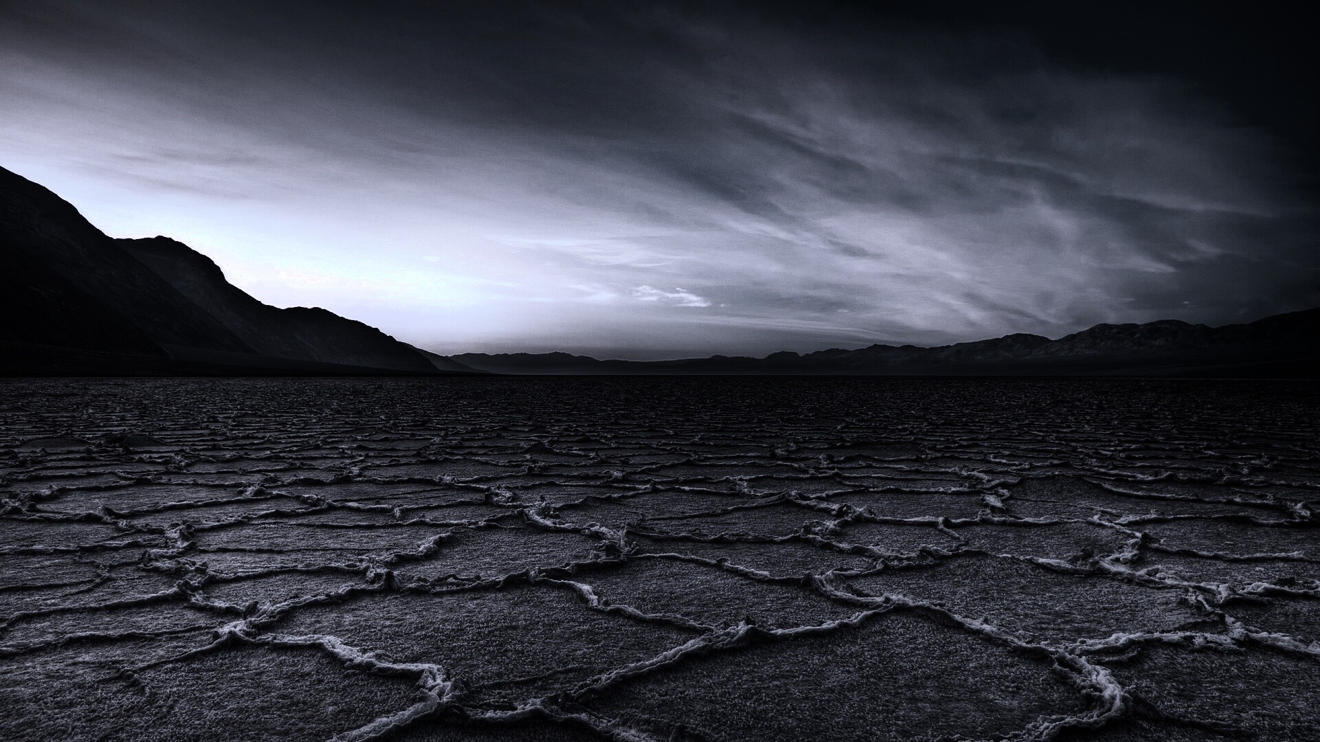 Высохшее пустынное озеро обои